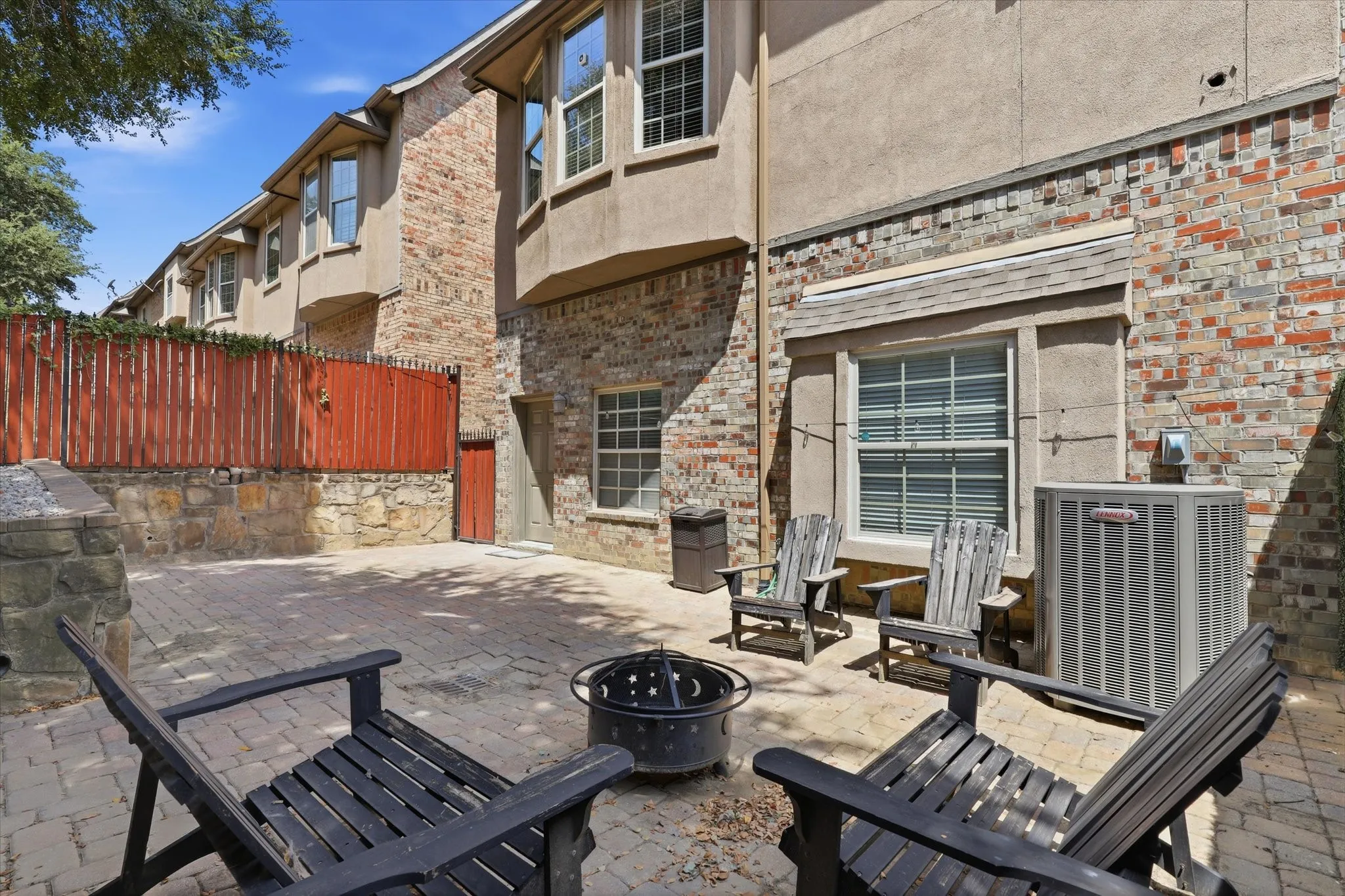 Townhouse For Sale in Dallas County , 748 Rockingham Drive, Irving, Texas 75063, 3 Bedroom, 3 Bathroom, 2 Garage spaces, 2,632 Sqft, built in 2006, mls#21353353, Real Estate Agent in Irving, Homes For Sale in Dallas county, Homes For Sale in Irving, Realtor in Irving Texas, Real Estate Brokerage Independent Realty Texas, Luminita Cordes Realtor