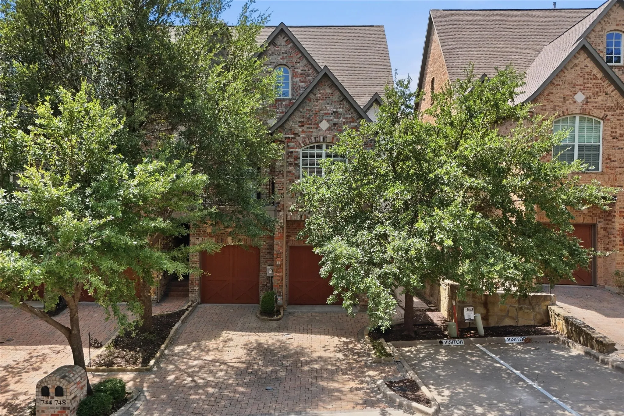 Townhouse For Sale in Dallas County , 748 Rockingham Drive, Irving, Texas 75063, 3 Bedroom, 3 Bathroom, 2 Garage spaces, 2,632 Sqft, built in 2006, mls#21353353, Real Estate Agent in Irving, Homes For Sale in Dallas county, Homes For Sale in Irving, Realtor in Irving Texas, Real Estate Brokerage Independent Realty Texas, Luminita Cordes Realtor