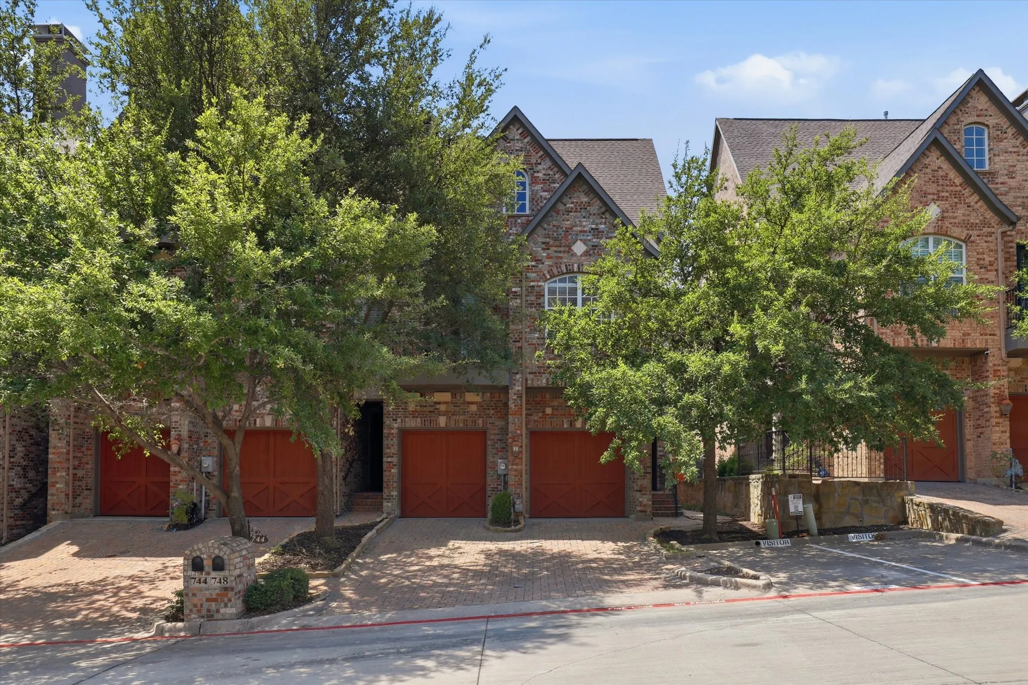 Townhouse For Sale in Dallas County , 748 Rockingham Drive, Irving, Texas 75063, 3 Bedroom, 3 Bathroom, 2 Garage spaces, 2,632 Sqft, built in 2006, mls#21353353, Real Estate Agent in Irving, Homes For Sale in Dallas county, Homes For Sale in Irving, Realtor in Irving Texas, Real Estate Brokerage Independent Realty Texas, Luminita Cordes Realtor