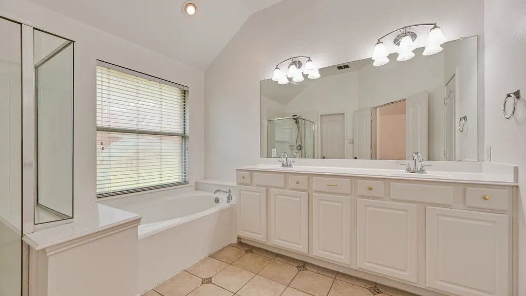 Single Family Residence For Sale in Tarrant County , 2311 Forest Park Circle, Mansfield, Texas 76063, 4 Bedroom, 2 Bathroom, 2 Garage spaces, 2,143 Sqft, built in 2001, mls#21353293, Real Estate Agent in Mansfield, Homes For Sale in Tarrant county, Homes For Sale in Mansfield, Realtor in Mansfield Texas, Real Estate Brokerage Independent Realty Texas, Luminita Cordes Realtor