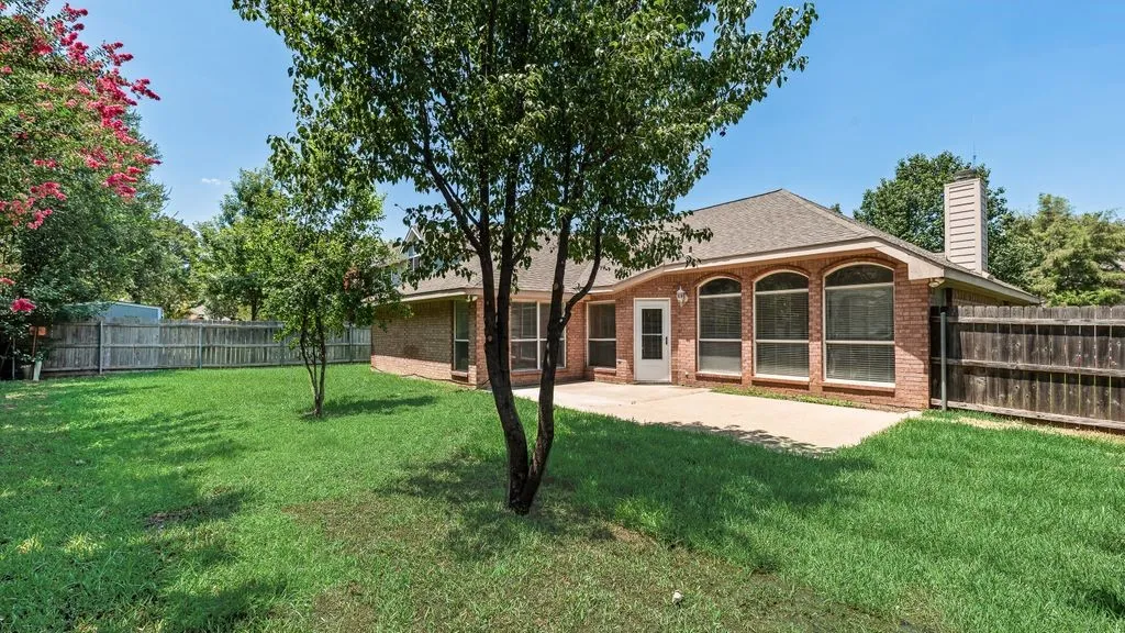Single Family Residence For Sale in Tarrant County , 2311 Forest Park Circle, Mansfield, Texas 76063, 4 Bedroom, 2 Bathroom, 2 Garage spaces, 2,143 Sqft, built in 2001, mls#21353293, Real Estate Agent in Mansfield, Homes For Sale in Tarrant county, Homes For Sale in Mansfield, Realtor in Mansfield Texas, Real Estate Brokerage Independent Realty Texas, Luminita Cordes Realtor