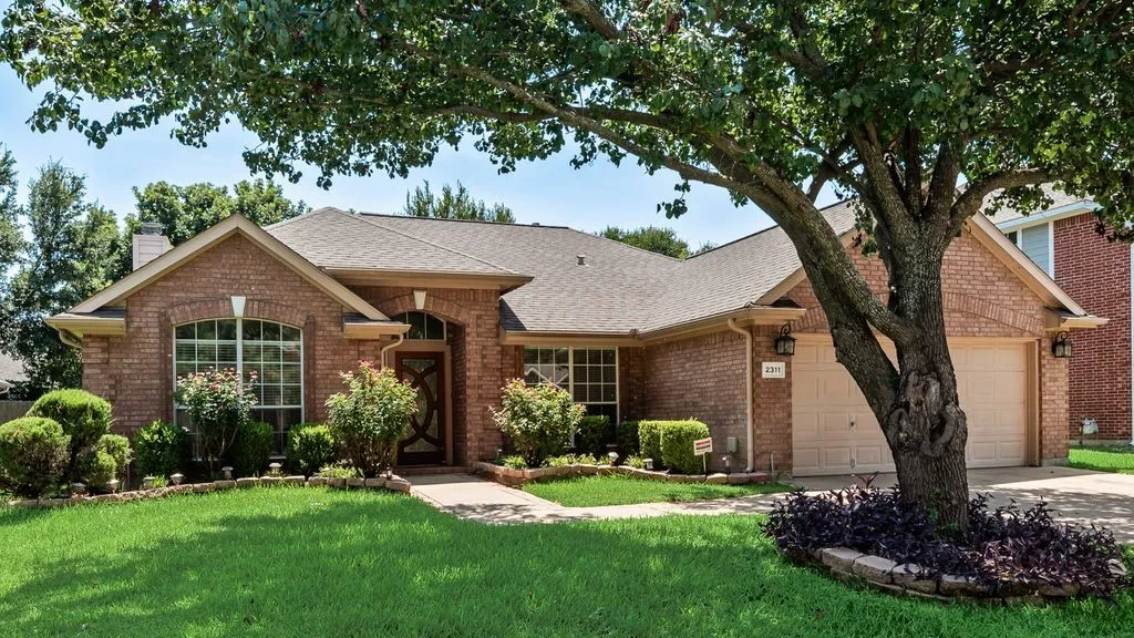 Single Family Residence For Sale in Tarrant County , 2311 Forest Park Circle, Mansfield, Texas 76063, 4 Bedroom, 2 Bathroom, 2 Garage spaces, 2,143 Sqft, built in 2001, mls#21353293, Real Estate Agent in Mansfield, Homes For Sale in Tarrant county, Homes For Sale in Mansfield, Realtor in Mansfield Texas, Real Estate Brokerage Independent Realty Texas, Luminita Cordes Realtor