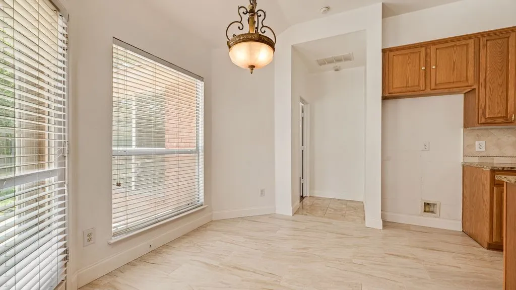 Single Family Residence For Sale in Tarrant County , 2311 Forest Park Circle, Mansfield, Texas 76063, 4 Bedroom, 2 Bathroom, 2 Garage spaces, 2,143 Sqft, built in 2001, mls#21353293, Real Estate Agent in Mansfield, Homes For Sale in Tarrant county, Homes For Sale in Mansfield, Realtor in Mansfield Texas, Real Estate Brokerage Independent Realty Texas, Luminita Cordes Realtor
