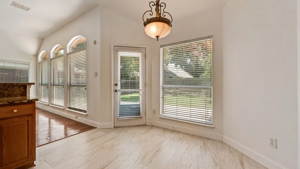Single Family Residence For Sale in Tarrant County , 2311 Forest Park Circle, Mansfield, Texas 76063, 4 Bedroom, 2 Bathroom, 2 Garage spaces, 2,143 Sqft, built in 2001, mls#21353293, Real Estate Agent in Mansfield, Homes For Sale in Tarrant county, Homes For Sale in Mansfield, Realtor in Mansfield Texas, Real Estate Brokerage Independent Realty Texas, Luminita Cordes Realtor