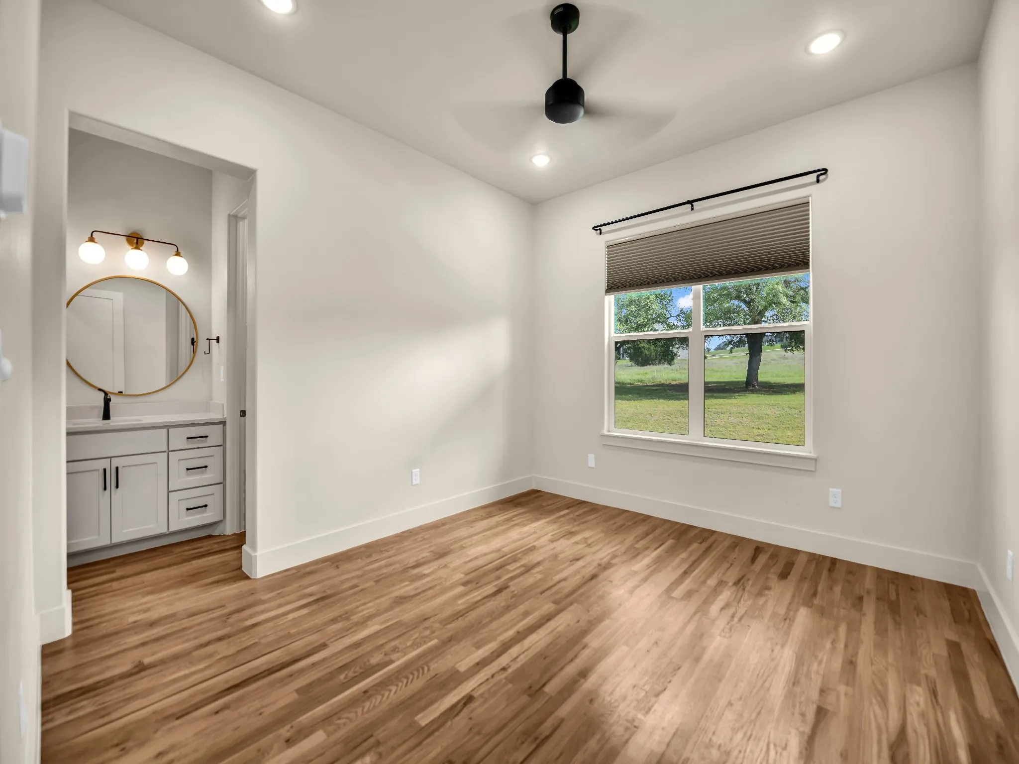 Single Family Residence For Sale in Parker County , 1050 Kingsley Court, Weatherford, Texas 76087, 4 Bedroom, 3 Bathroom, 3 Garage spaces, 3,060 Sqft, built in 2022, mls#21352992, Real Estate Agent in Weatherford, Homes For Sale in Parker county, Homes For Sale in Weatherford, Realtor in Weatherford Texas, Real Estate Brokerage Independent Realty Texas, Luminita Cordes Realtor