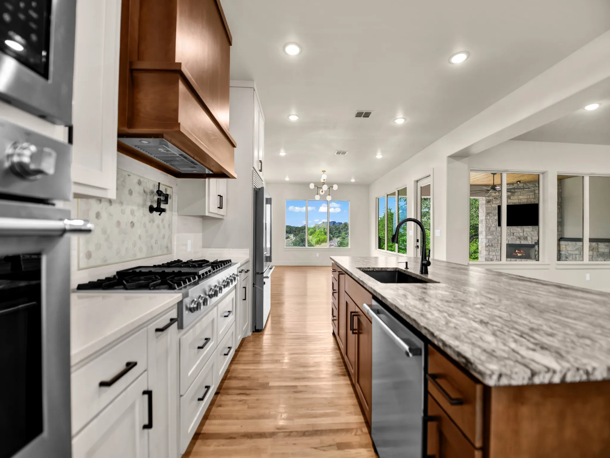 Single Family Residence For Sale in Parker County , 1050 Kingsley Court, Weatherford, Texas 76087, 4 Bedroom, 3 Bathroom, 3 Garage spaces, 3,060 Sqft, built in 2022, mls#21352992, Real Estate Agent in Weatherford, Homes For Sale in Parker county, Homes For Sale in Weatherford, Realtor in Weatherford Texas, Real Estate Brokerage Independent Realty Texas, Luminita Cordes Realtor