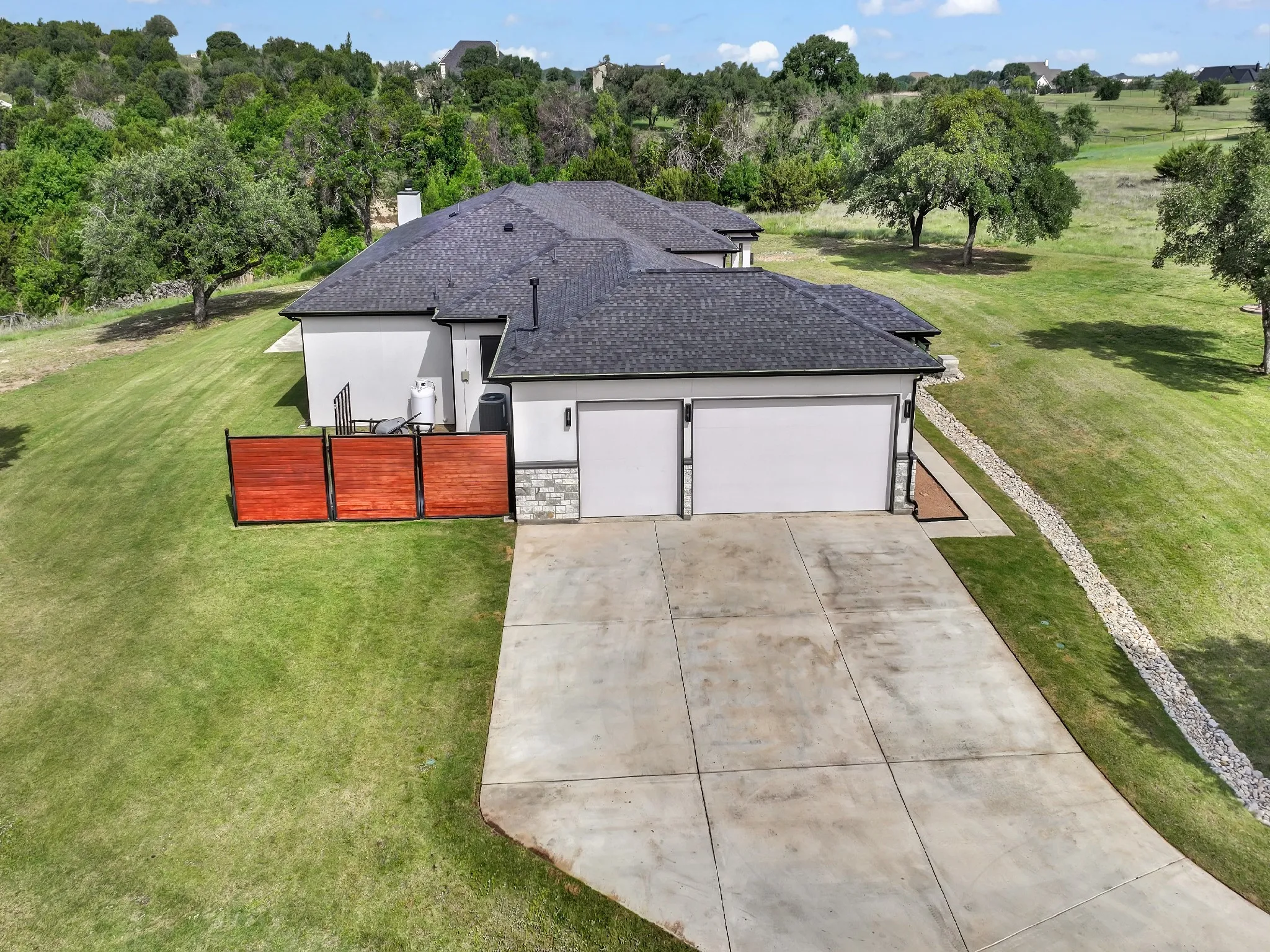 Single Family Residence For Sale in Parker County , 1050 Kingsley Court, Weatherford, Texas 76087, 4 Bedroom, 3 Bathroom, 3 Garage spaces, 3,060 Sqft, built in 2022, mls#21352992, Real Estate Agent in Weatherford, Homes For Sale in Parker county, Homes For Sale in Weatherford, Realtor in Weatherford Texas, Real Estate Brokerage Independent Realty Texas, Luminita Cordes Realtor