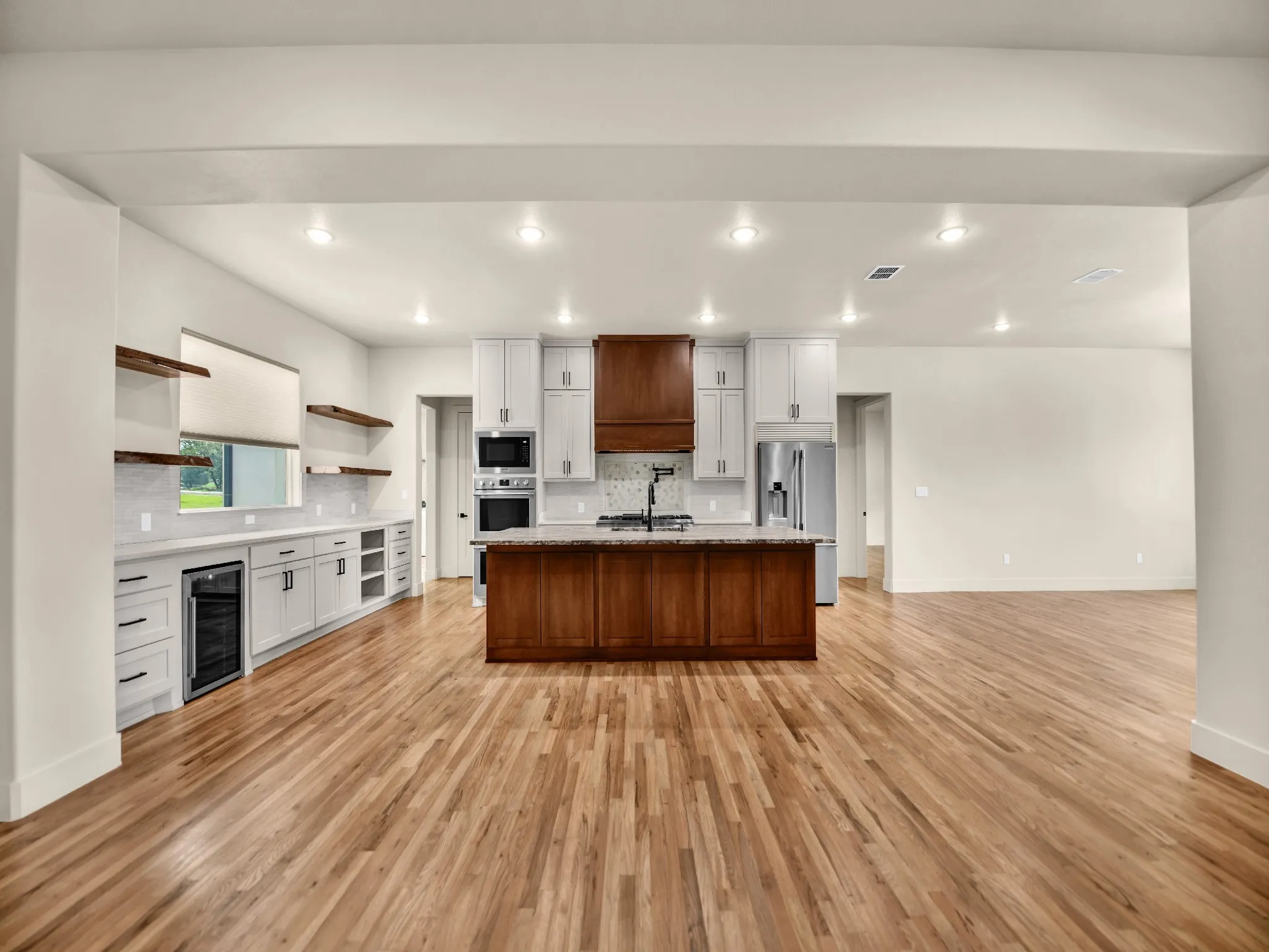 Single Family Residence For Sale in Parker County , 1050 Kingsley Court, Weatherford, Texas 76087, 4 Bedroom, 3 Bathroom, 3 Garage spaces, 3,060 Sqft, built in 2022, mls#21352992, Real Estate Agent in Weatherford, Homes For Sale in Parker county, Homes For Sale in Weatherford, Realtor in Weatherford Texas, Real Estate Brokerage Independent Realty Texas, Luminita Cordes Realtor