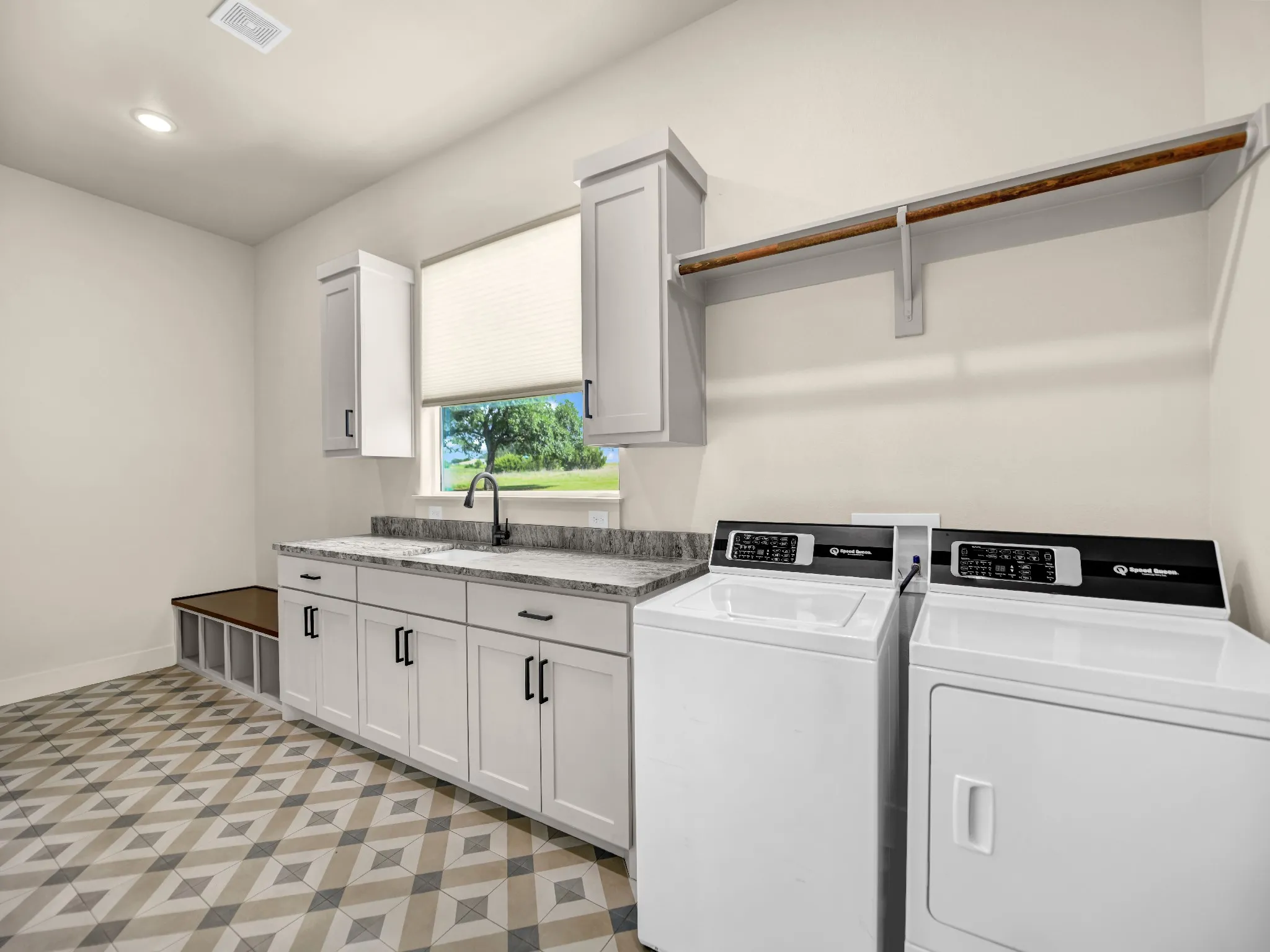 Single Family Residence For Sale in Parker County , 1050 Kingsley Court, Weatherford, Texas 76087, 4 Bedroom, 3 Bathroom, 3 Garage spaces, 3,060 Sqft, built in 2022, mls#21352992, Real Estate Agent in Weatherford, Homes For Sale in Parker county, Homes For Sale in Weatherford, Realtor in Weatherford Texas, Real Estate Brokerage Independent Realty Texas, Luminita Cordes Realtor