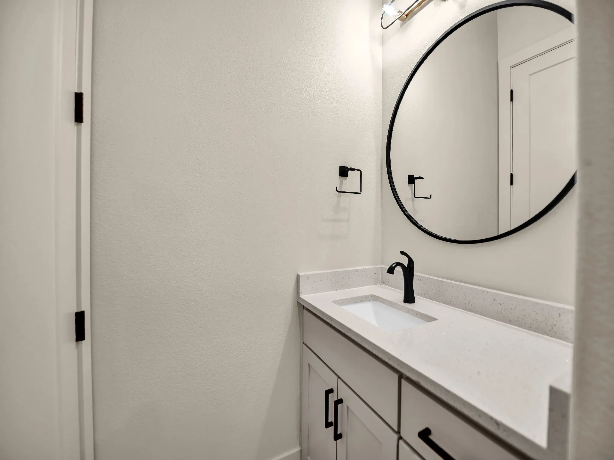 Single Family Residence For Sale in Parker County , 1050 Kingsley Court, Weatherford, Texas 76087, 4 Bedroom, 3 Bathroom, 3 Garage spaces, 3,060 Sqft, built in 2022, mls#21352992, Real Estate Agent in Weatherford, Homes For Sale in Parker county, Homes For Sale in Weatherford, Realtor in Weatherford Texas, Real Estate Brokerage Independent Realty Texas, Luminita Cordes Realtor