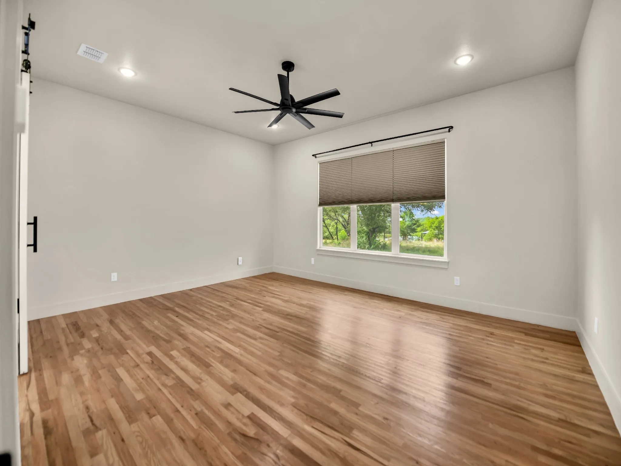 Single Family Residence For Sale in Parker County , 1050 Kingsley Court, Weatherford, Texas 76087, 4 Bedroom, 3 Bathroom, 3 Garage spaces, 3,060 Sqft, built in 2022, mls#21352992, Real Estate Agent in Weatherford, Homes For Sale in Parker county, Homes For Sale in Weatherford, Realtor in Weatherford Texas, Real Estate Brokerage Independent Realty Texas, Luminita Cordes Realtor