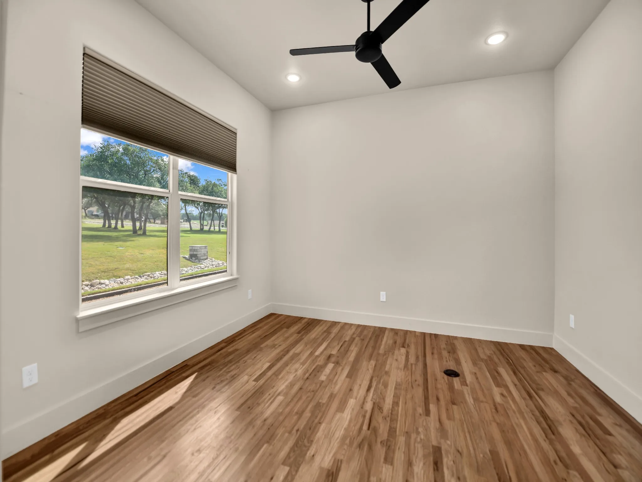 Single Family Residence For Sale in Parker County , 1050 Kingsley Court, Weatherford, Texas 76087, 4 Bedroom, 3 Bathroom, 3 Garage spaces, 3,060 Sqft, built in 2022, mls#21352992, Real Estate Agent in Weatherford, Homes For Sale in Parker county, Homes For Sale in Weatherford, Realtor in Weatherford Texas, Real Estate Brokerage Independent Realty Texas, Luminita Cordes Realtor