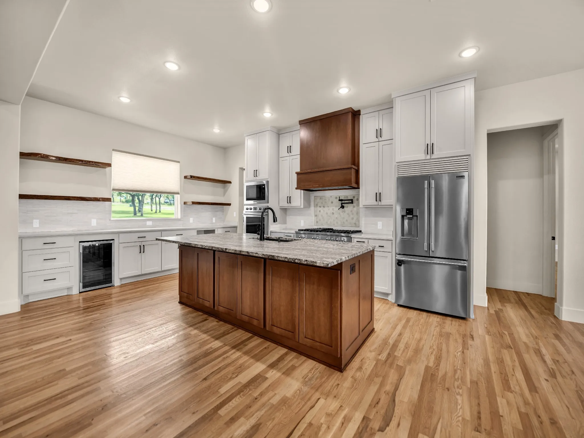 Single Family Residence For Sale in Parker County , 1050 Kingsley Court, Weatherford, Texas 76087, 4 Bedroom, 3 Bathroom, 3 Garage spaces, 3,060 Sqft, built in 2022, mls#21352992, Real Estate Agent in Weatherford, Homes For Sale in Parker county, Homes For Sale in Weatherford, Realtor in Weatherford Texas, Real Estate Brokerage Independent Realty Texas, Luminita Cordes Realtor
