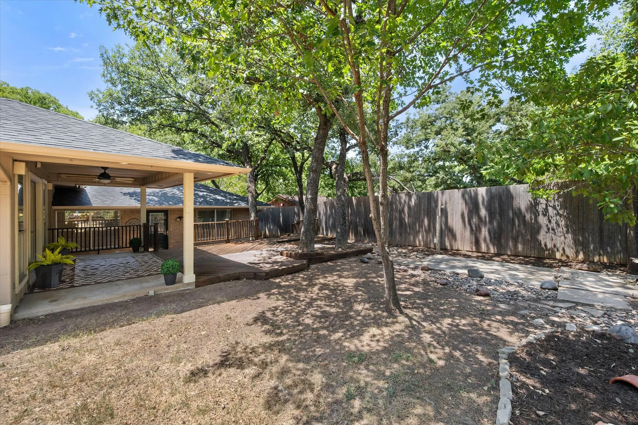 Single Family Residence For Sale in Tarrant County , 3603 Yorkshire Drive, Arlington, Texas 76013, 3 Bedroom, 2 Bathroom, 2 Garage spaces, 2,651 Sqft, built in 1970, mls#21353176, Real Estate Agent in Arlington, Homes For Sale in Tarrant county, Homes For Sale in Arlington, Realtor in Arlington Texas, Real Estate Brokerage Independent Realty Texas, Luminita Cordes Realtor