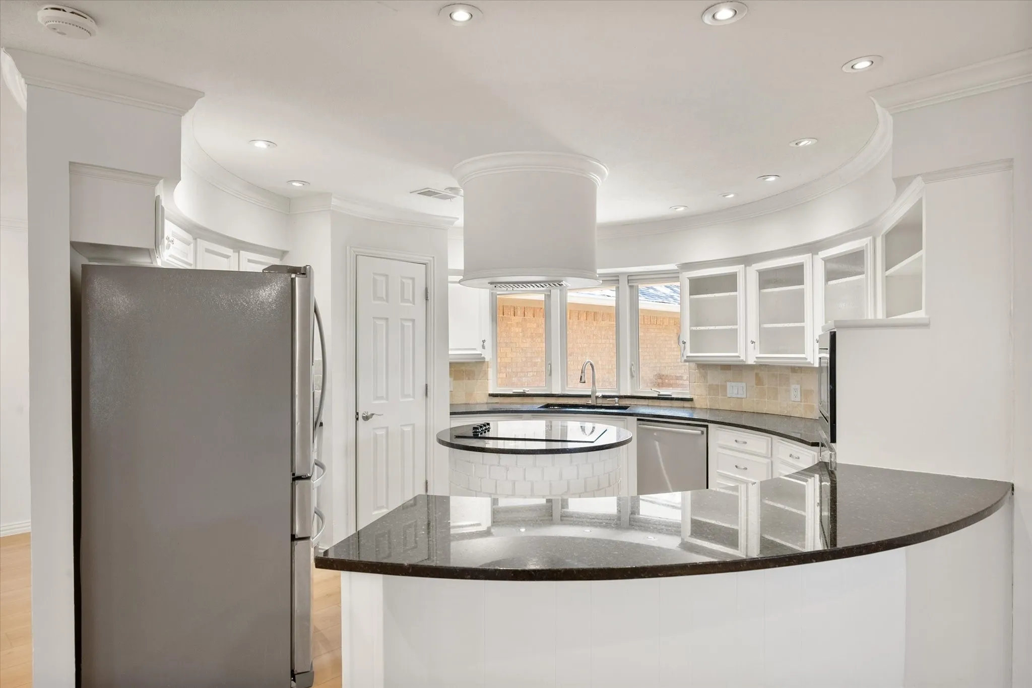 Single Family Residence For Sale in Tarrant County , 3603 Yorkshire Drive, Arlington, Texas 76013, 3 Bedroom, 2 Bathroom, 2 Garage spaces, 2,651 Sqft, built in 1970, mls#21353176, Real Estate Agent in Arlington, Homes For Sale in Tarrant county, Homes For Sale in Arlington, Realtor in Arlington Texas, Real Estate Brokerage Independent Realty Texas, Luminita Cordes Realtor