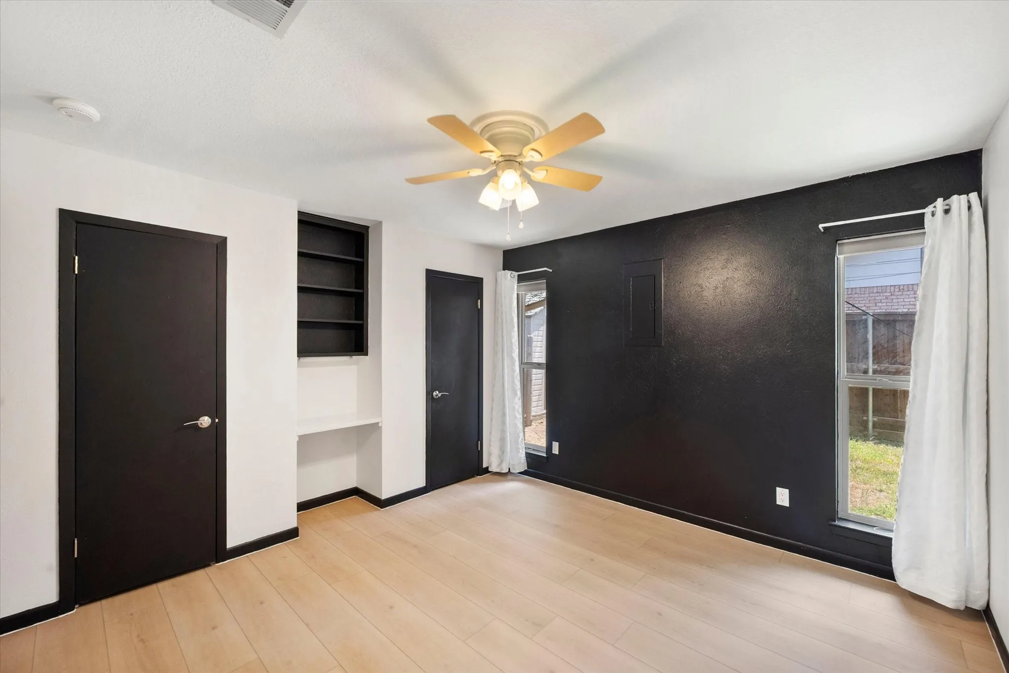 Single Family Residence For Sale in Tarrant County , 3603 Yorkshire Drive, Arlington, Texas 76013, 3 Bedroom, 2 Bathroom, 2 Garage spaces, 2,651 Sqft, built in 1970, mls#21353176, Real Estate Agent in Arlington, Homes For Sale in Tarrant county, Homes For Sale in Arlington, Realtor in Arlington Texas, Real Estate Brokerage Independent Realty Texas, Luminita Cordes Realtor