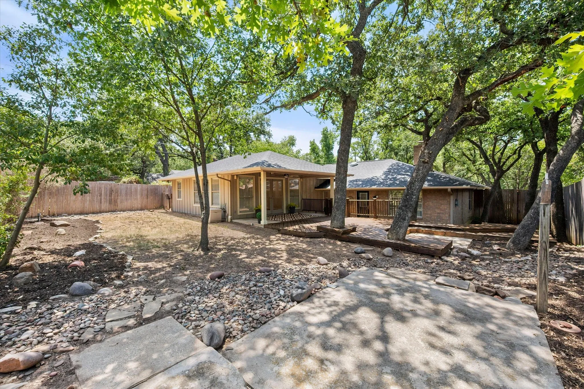 Single Family Residence For Sale in Tarrant County , 3603 Yorkshire Drive, Arlington, Texas 76013, 3 Bedroom, 2 Bathroom, 2 Garage spaces, 2,651 Sqft, built in 1970, mls#21353176, Real Estate Agent in Arlington, Homes For Sale in Tarrant county, Homes For Sale in Arlington, Realtor in Arlington Texas, Real Estate Brokerage Independent Realty Texas, Luminita Cordes Realtor