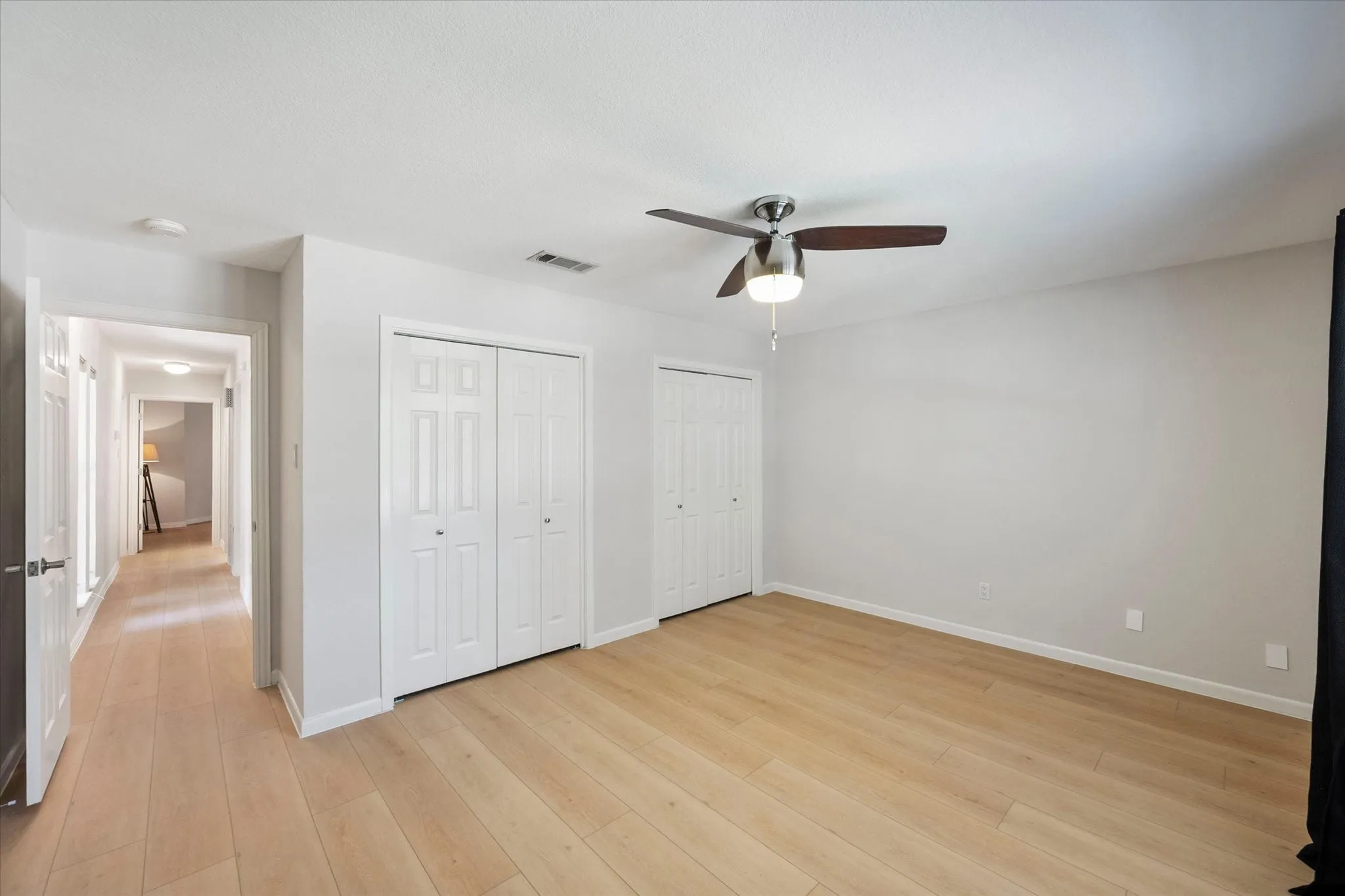 Single Family Residence For Sale in Tarrant County , 3603 Yorkshire Drive, Arlington, Texas 76013, 3 Bedroom, 2 Bathroom, 2 Garage spaces, 2,651 Sqft, built in 1970, mls#21353176, Real Estate Agent in Arlington, Homes For Sale in Tarrant county, Homes For Sale in Arlington, Realtor in Arlington Texas, Real Estate Brokerage Independent Realty Texas, Luminita Cordes Realtor