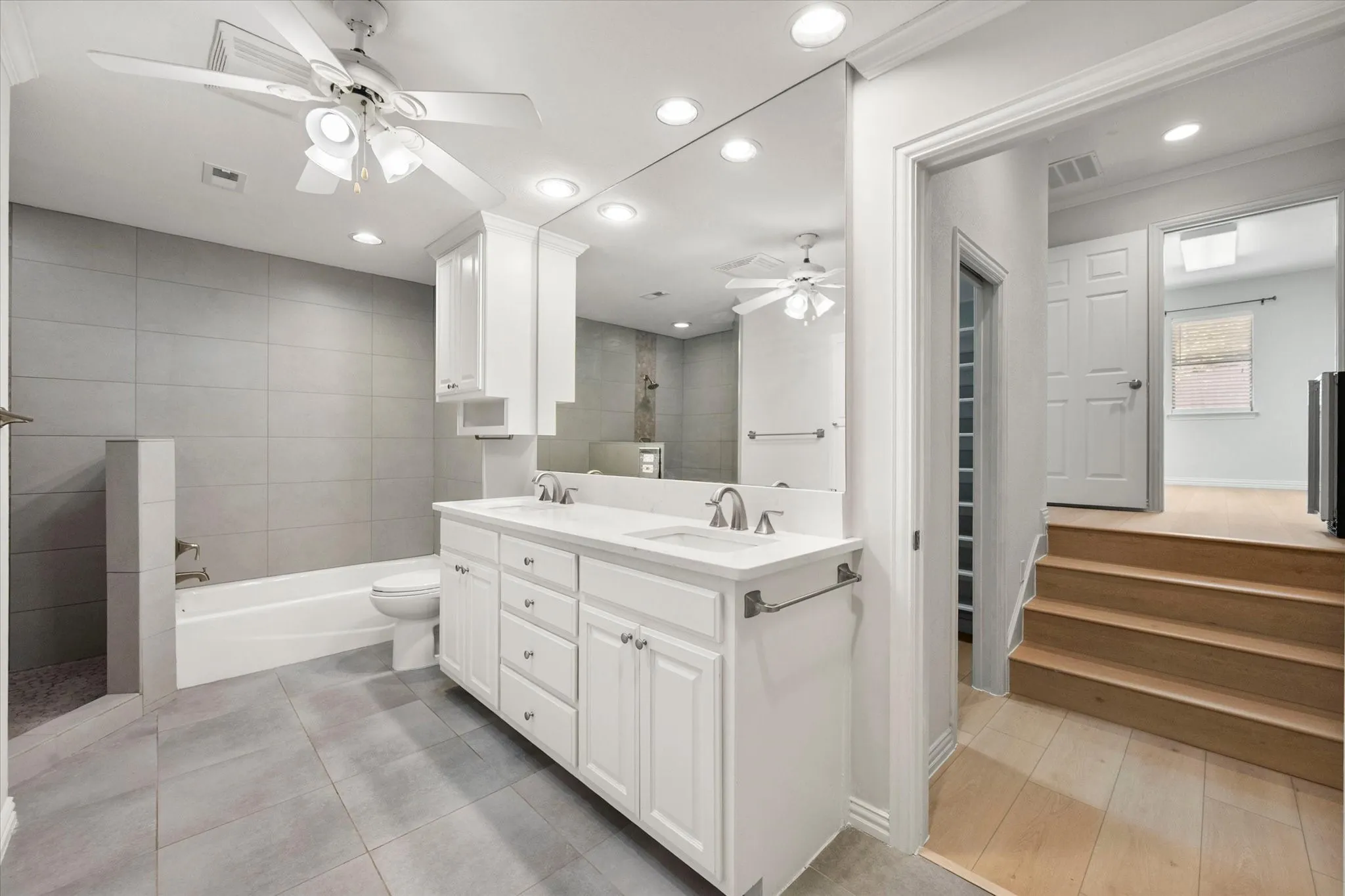 Single Family Residence For Sale in Tarrant County , 3603 Yorkshire Drive, Arlington, Texas 76013, 3 Bedroom, 2 Bathroom, 2 Garage spaces, 2,651 Sqft, built in 1970, mls#21353176, Real Estate Agent in Arlington, Homes For Sale in Tarrant county, Homes For Sale in Arlington, Realtor in Arlington Texas, Real Estate Brokerage Independent Realty Texas, Luminita Cordes Realtor