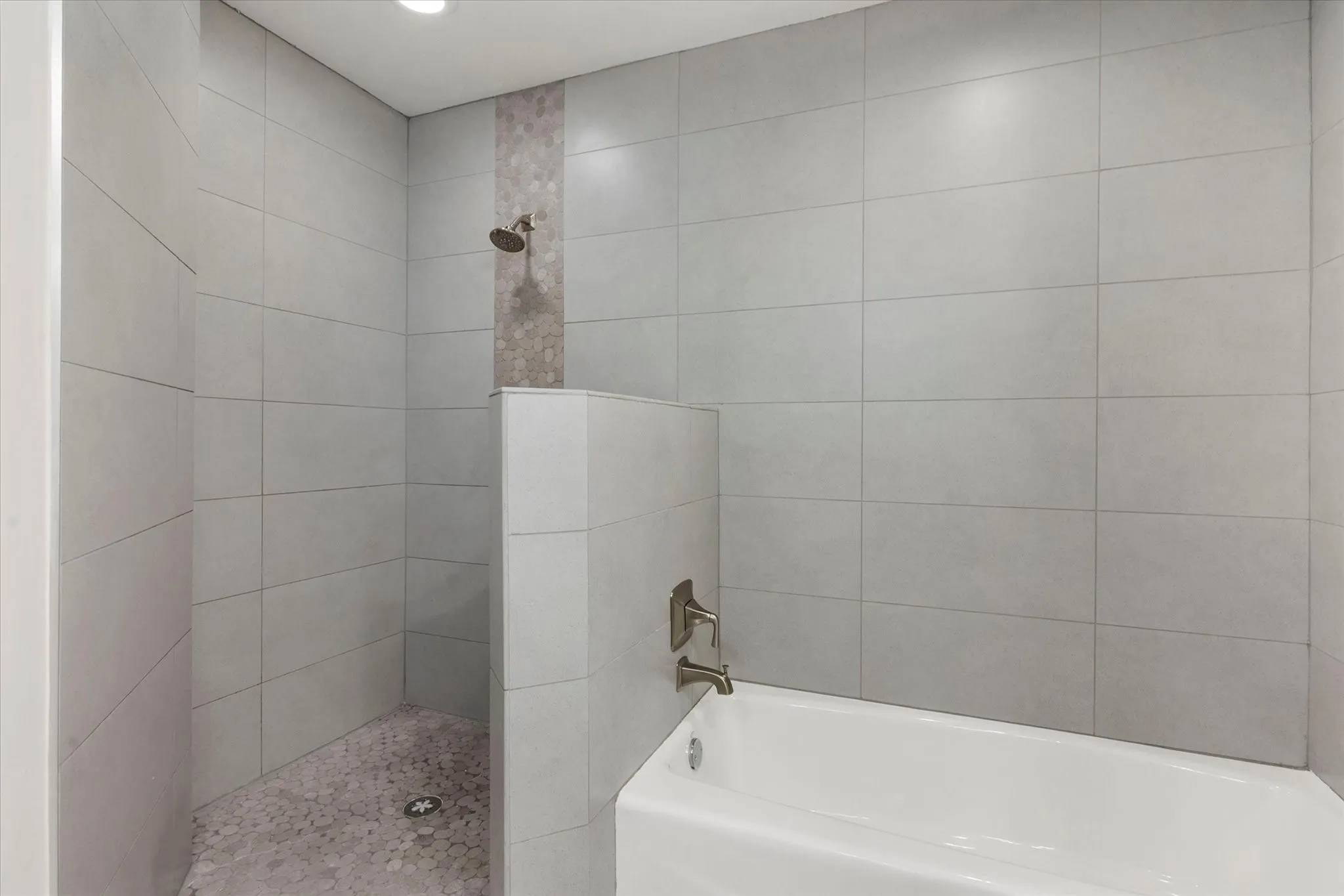Single Family Residence For Sale in Tarrant County , 3603 Yorkshire Drive, Arlington, Texas 76013, 3 Bedroom, 2 Bathroom, 2 Garage spaces, 2,651 Sqft, built in 1970, mls#21353176, Real Estate Agent in Arlington, Homes For Sale in Tarrant county, Homes For Sale in Arlington, Realtor in Arlington Texas, Real Estate Brokerage Independent Realty Texas, Luminita Cordes Realtor