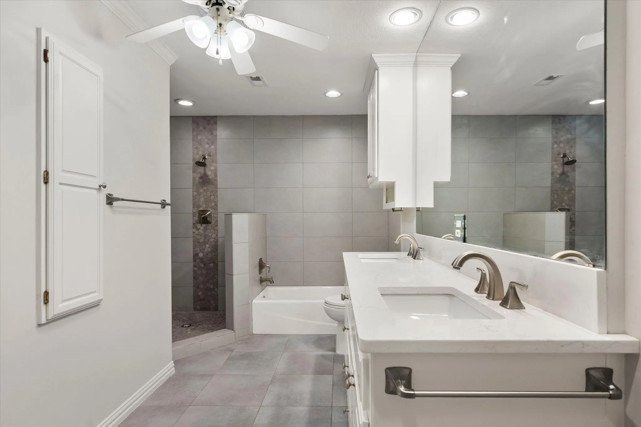 Single Family Residence For Sale in Tarrant County , 3603 Yorkshire Drive, Arlington, Texas 76013, 3 Bedroom, 2 Bathroom, 2 Garage spaces, 2,651 Sqft, built in 1970, mls#21353176, Real Estate Agent in Arlington, Homes For Sale in Tarrant county, Homes For Sale in Arlington, Realtor in Arlington Texas, Real Estate Brokerage Independent Realty Texas, Luminita Cordes Realtor