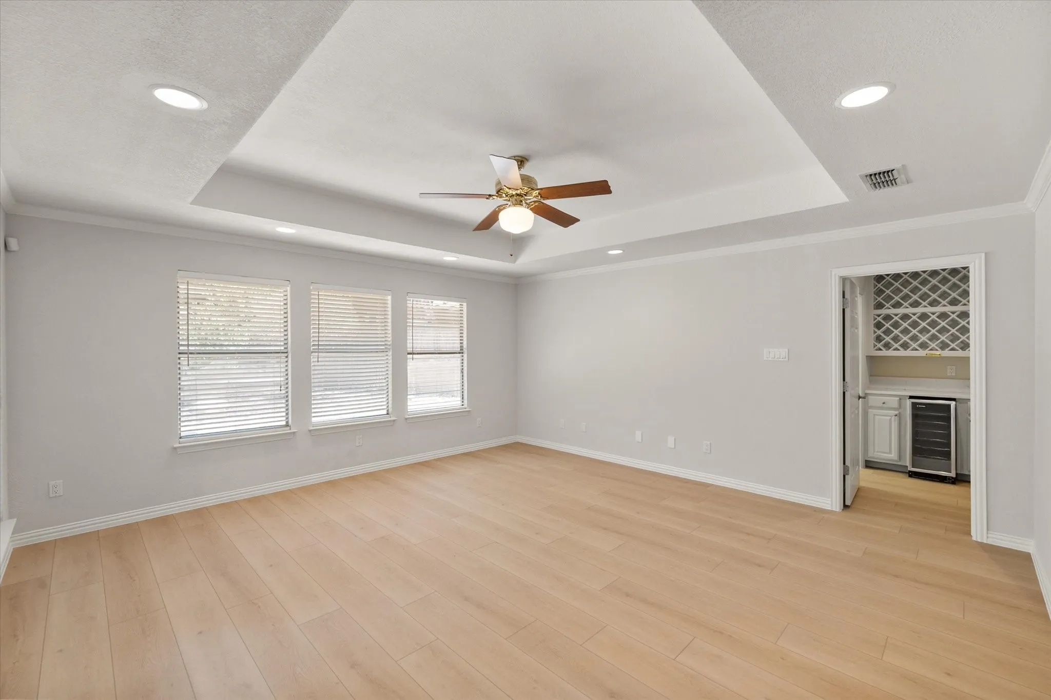 Single Family Residence For Sale in Tarrant County , 3603 Yorkshire Drive, Arlington, Texas 76013, 3 Bedroom, 2 Bathroom, 2 Garage spaces, 2,651 Sqft, built in 1970, mls#21353176, Real Estate Agent in Arlington, Homes For Sale in Tarrant county, Homes For Sale in Arlington, Realtor in Arlington Texas, Real Estate Brokerage Independent Realty Texas, Luminita Cordes Realtor