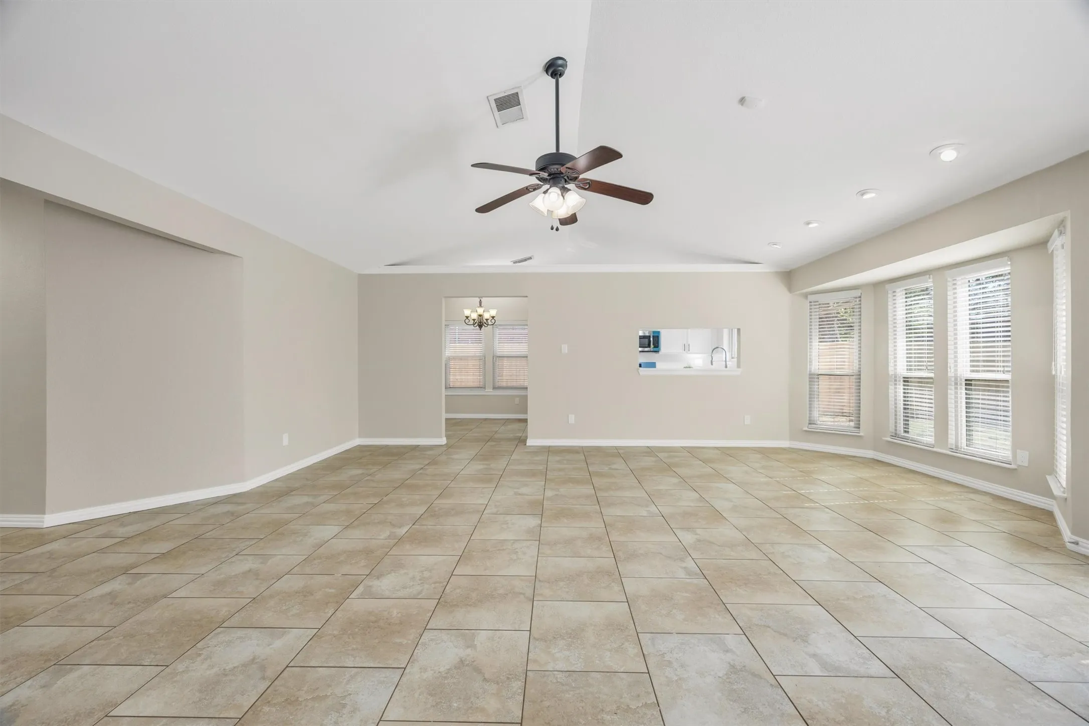 Single Family Residence For Sale in Tarrant County , 630 Berkley Drive, Grapevine, Texas 76051, 3 Bedroom, 2 Bathroom, 2 Garage spaces, 1,652 Sqft, built in 1985, mls#21348622, Real Estate Agent in Grapevine, Homes For Sale in Tarrant county, Homes For Sale in Grapevine, Realtor in Grapevine Texas, Real Estate Brokerage Independent Realty Texas, Luminita Cordes Realtor