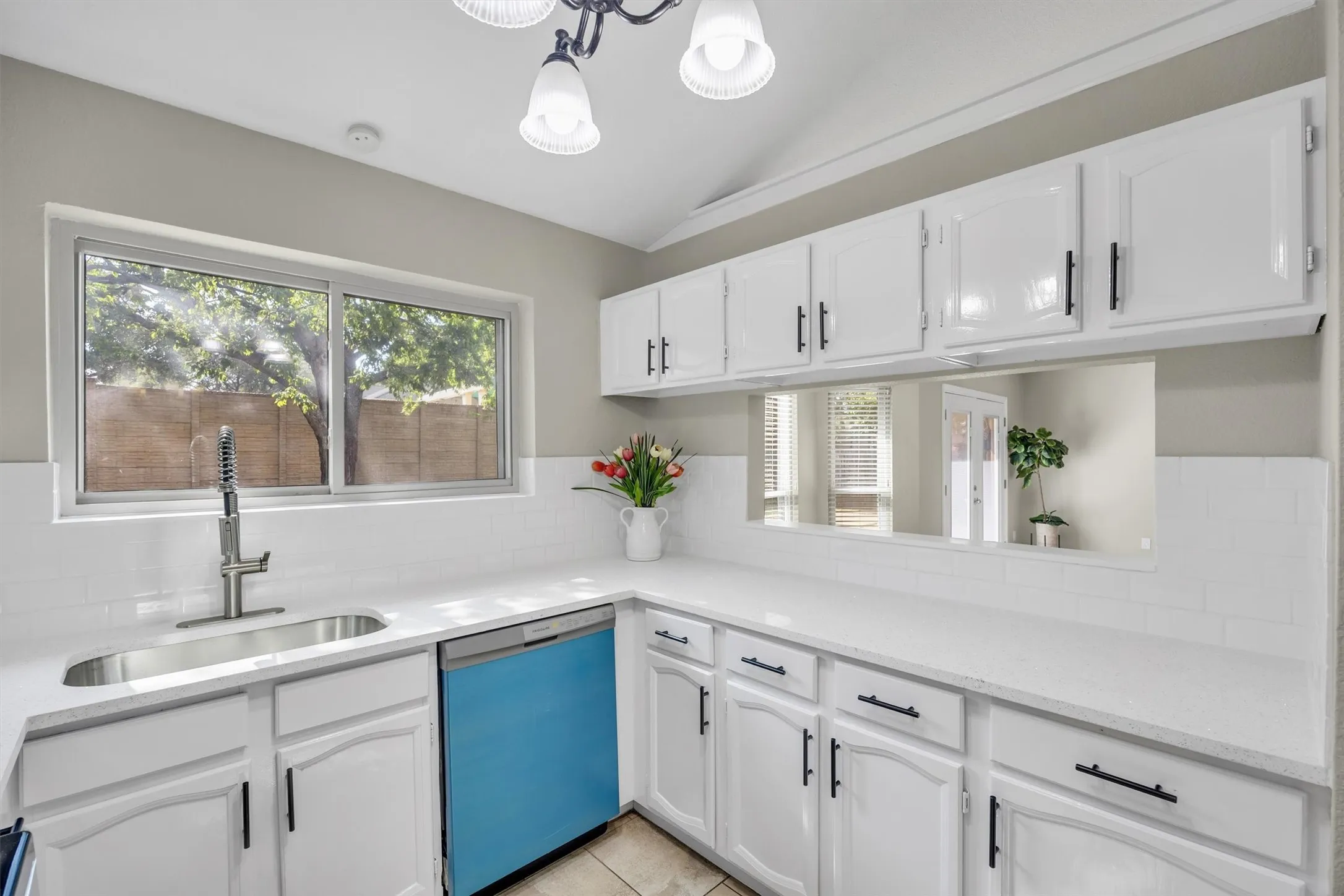 Single Family Residence For Sale in Tarrant County , 630 Berkley Drive, Grapevine, Texas 76051, 3 Bedroom, 2 Bathroom, 2 Garage spaces, 1,652 Sqft, built in 1985, mls#21348622, Real Estate Agent in Grapevine, Homes For Sale in Tarrant county, Homes For Sale in Grapevine, Realtor in Grapevine Texas, Real Estate Brokerage Independent Realty Texas, Luminita Cordes Realtor
