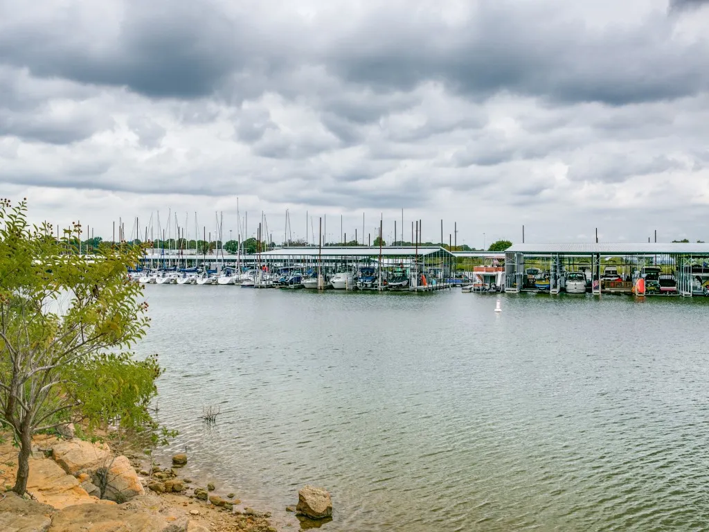 Grapevine Lake is just 10 minutes north.