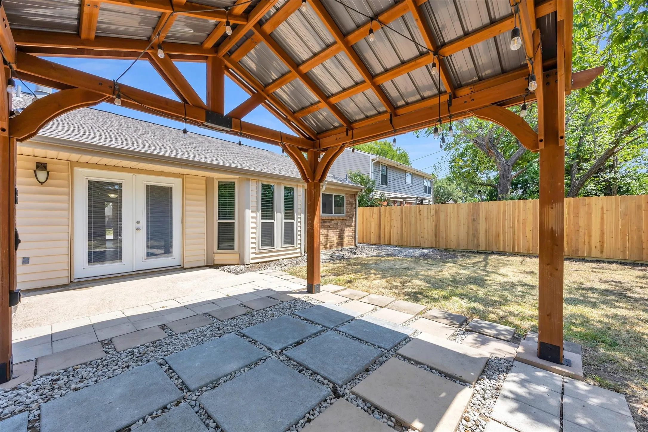 Single Family Residence For Sale in Tarrant County , 630 Berkley Drive, Grapevine, Texas 76051, 3 Bedroom, 2 Bathroom, 2 Garage spaces, 1,652 Sqft, built in 1985, mls#21348622, Real Estate Agent in Grapevine, Homes For Sale in Tarrant county, Homes For Sale in Grapevine, Realtor in Grapevine Texas, Real Estate Brokerage Independent Realty Texas, Luminita Cordes Realtor