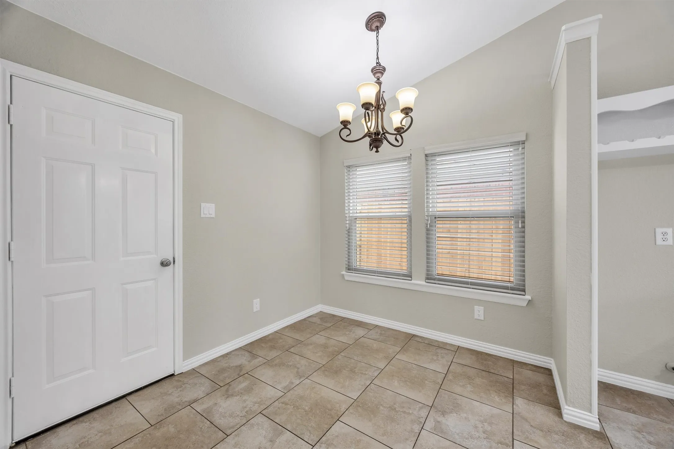 Single Family Residence For Sale in Tarrant County , 630 Berkley Drive, Grapevine, Texas 76051, 3 Bedroom, 2 Bathroom, 2 Garage spaces, 1,652 Sqft, built in 1985, mls#21348622, Real Estate Agent in Grapevine, Homes For Sale in Tarrant county, Homes For Sale in Grapevine, Realtor in Grapevine Texas, Real Estate Brokerage Independent Realty Texas, Luminita Cordes Realtor