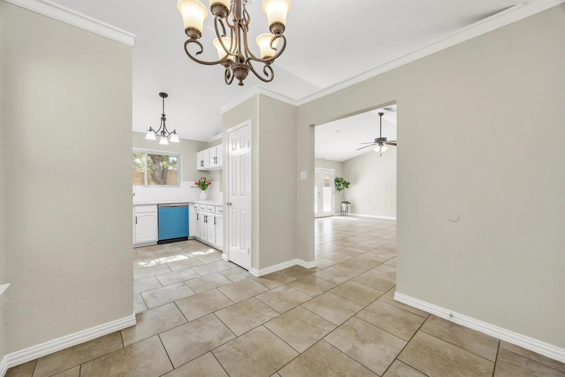 Single Family Residence For Sale in Tarrant County , 630 Berkley Drive, Grapevine, Texas 76051, 3 Bedroom, 2 Bathroom, 2 Garage spaces, 1,652 Sqft, built in 1985, mls#21348622, Real Estate Agent in Grapevine, Homes For Sale in Tarrant county, Homes For Sale in Grapevine, Realtor in Grapevine Texas, Real Estate Brokerage Independent Realty Texas, Luminita Cordes Realtor