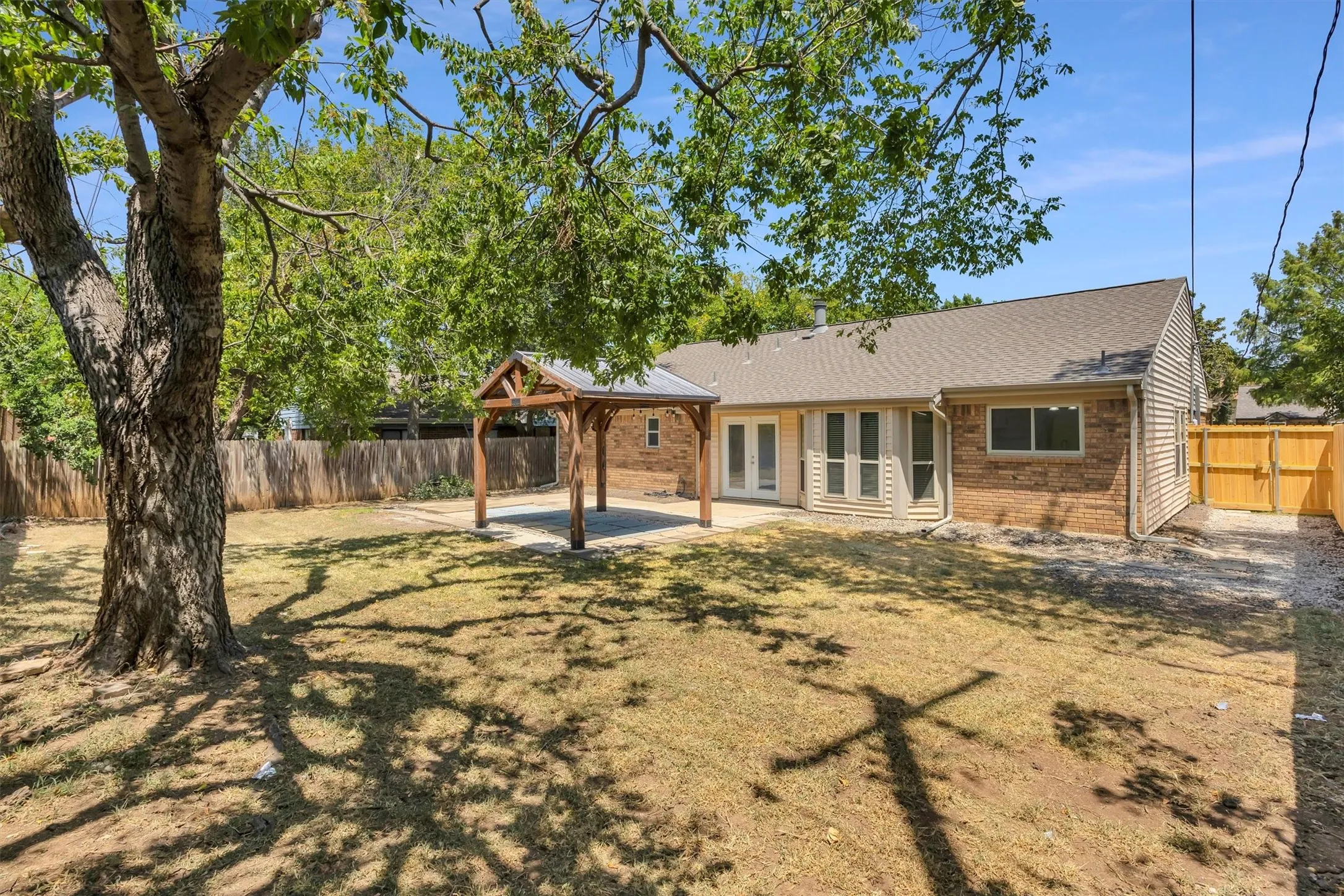 Single Family Residence For Sale in Tarrant County , 630 Berkley Drive, Grapevine, Texas 76051, 3 Bedroom, 2 Bathroom, 2 Garage spaces, 1,652 Sqft, built in 1985, mls#21348622, Real Estate Agent in Grapevine, Homes For Sale in Tarrant county, Homes For Sale in Grapevine, Realtor in Grapevine Texas, Real Estate Brokerage Independent Realty Texas, Luminita Cordes Realtor