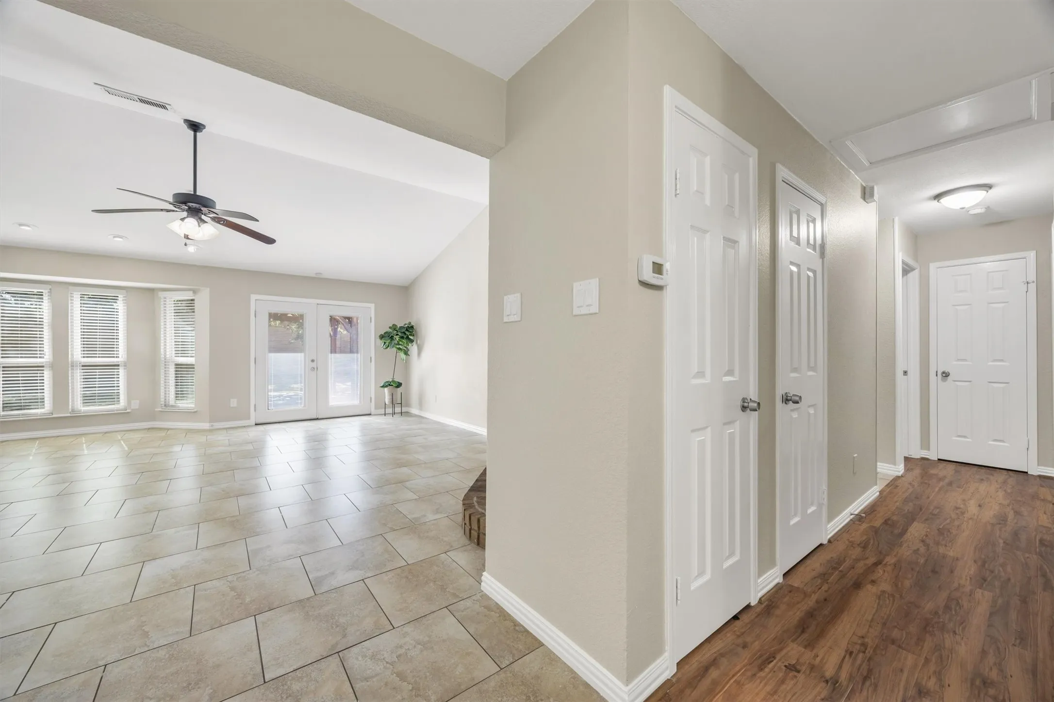 Single Family Residence For Sale in Tarrant County , 630 Berkley Drive, Grapevine, Texas 76051, 3 Bedroom, 2 Bathroom, 2 Garage spaces, 1,652 Sqft, built in 1985, mls#21348622, Real Estate Agent in Grapevine, Homes For Sale in Tarrant county, Homes For Sale in Grapevine, Realtor in Grapevine Texas, Real Estate Brokerage Independent Realty Texas, Luminita Cordes Realtor