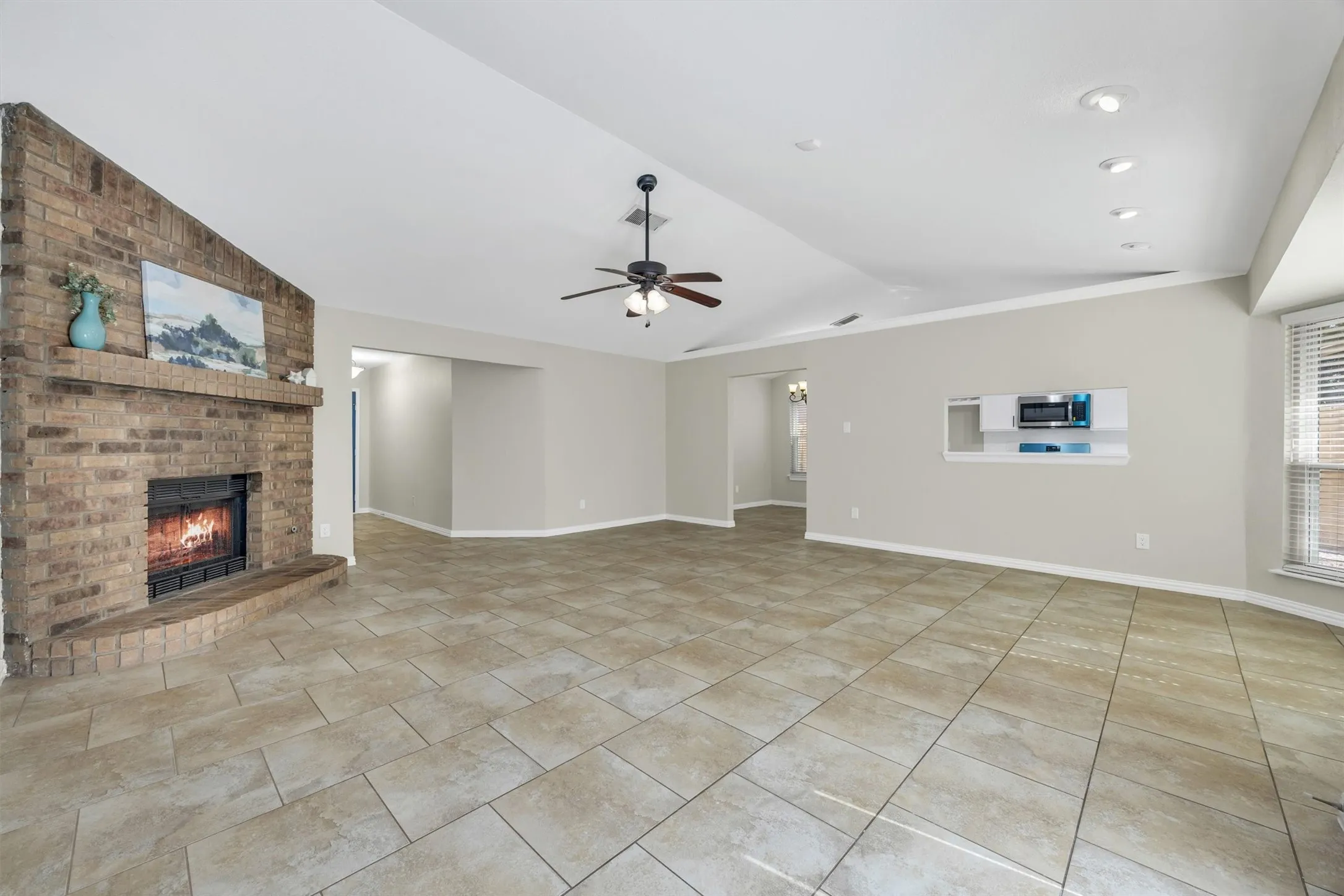 Gas Fireplace with Gas Lots