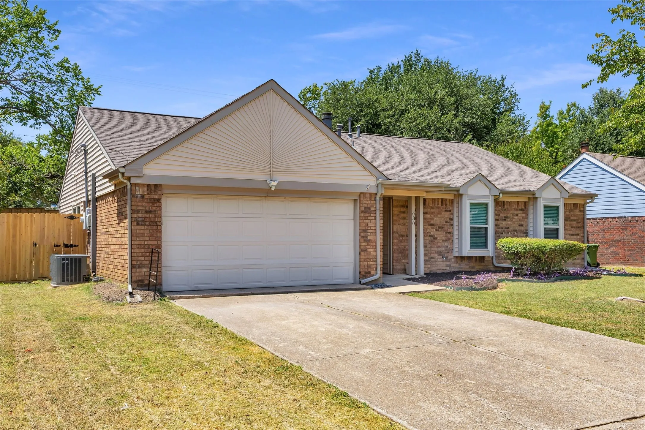 Single Family Residence For Sale in Tarrant County , 630 Berkley Drive, Grapevine, Texas 76051, 3 Bedroom, 2 Bathroom, 2 Garage spaces, 1,652 Sqft, built in 1985, mls#21348622, Real Estate Agent in Grapevine, Homes For Sale in Tarrant county, Homes For Sale in Grapevine, Realtor in Grapevine Texas, Real Estate Brokerage Independent Realty Texas, Luminita Cordes Realtor