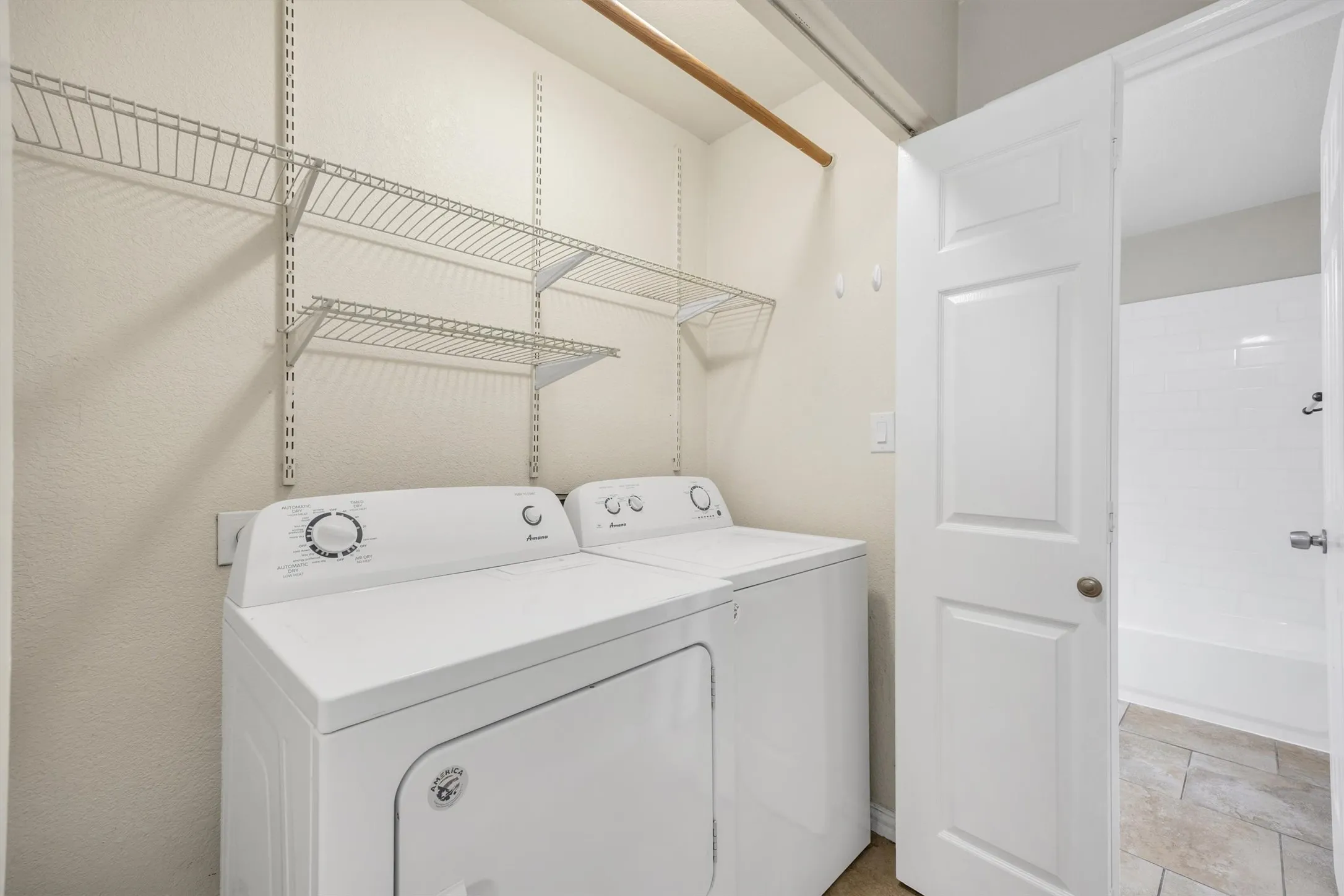Single Family Residence For Sale in Tarrant County , 630 Berkley Drive, Grapevine, Texas 76051, 3 Bedroom, 2 Bathroom, 2 Garage spaces, 1,652 Sqft, built in 1985, mls#21348622, Real Estate Agent in Grapevine, Homes For Sale in Tarrant county, Homes For Sale in Grapevine, Realtor in Grapevine Texas, Real Estate Brokerage Independent Realty Texas, Luminita Cordes Realtor