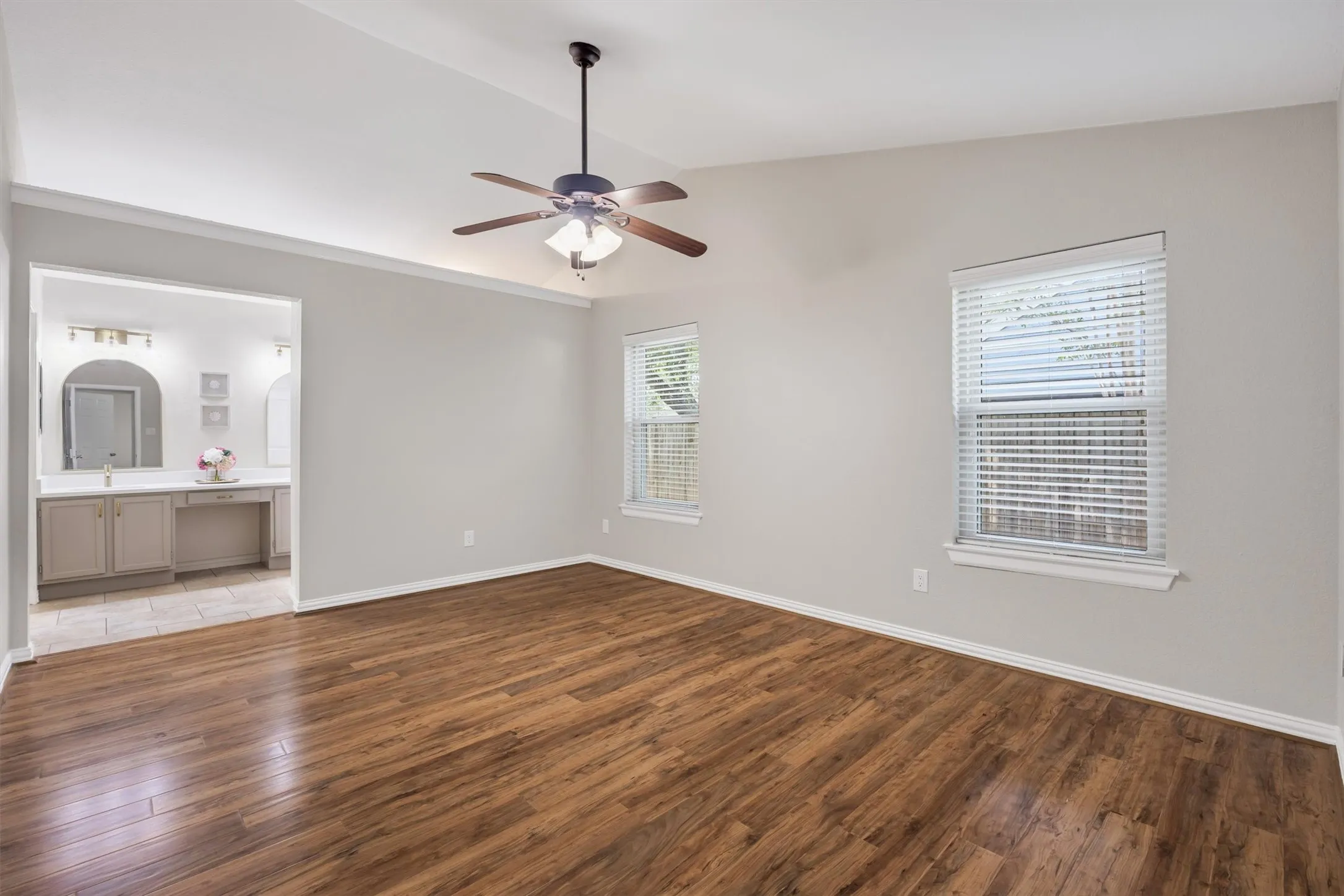 Single Family Residence For Sale in Tarrant County , 630 Berkley Drive, Grapevine, Texas 76051, 3 Bedroom, 2 Bathroom, 2 Garage spaces, 1,652 Sqft, built in 1985, mls#21348622, Real Estate Agent in Grapevine, Homes For Sale in Tarrant county, Homes For Sale in Grapevine, Realtor in Grapevine Texas, Real Estate Brokerage Independent Realty Texas, Luminita Cordes Realtor
