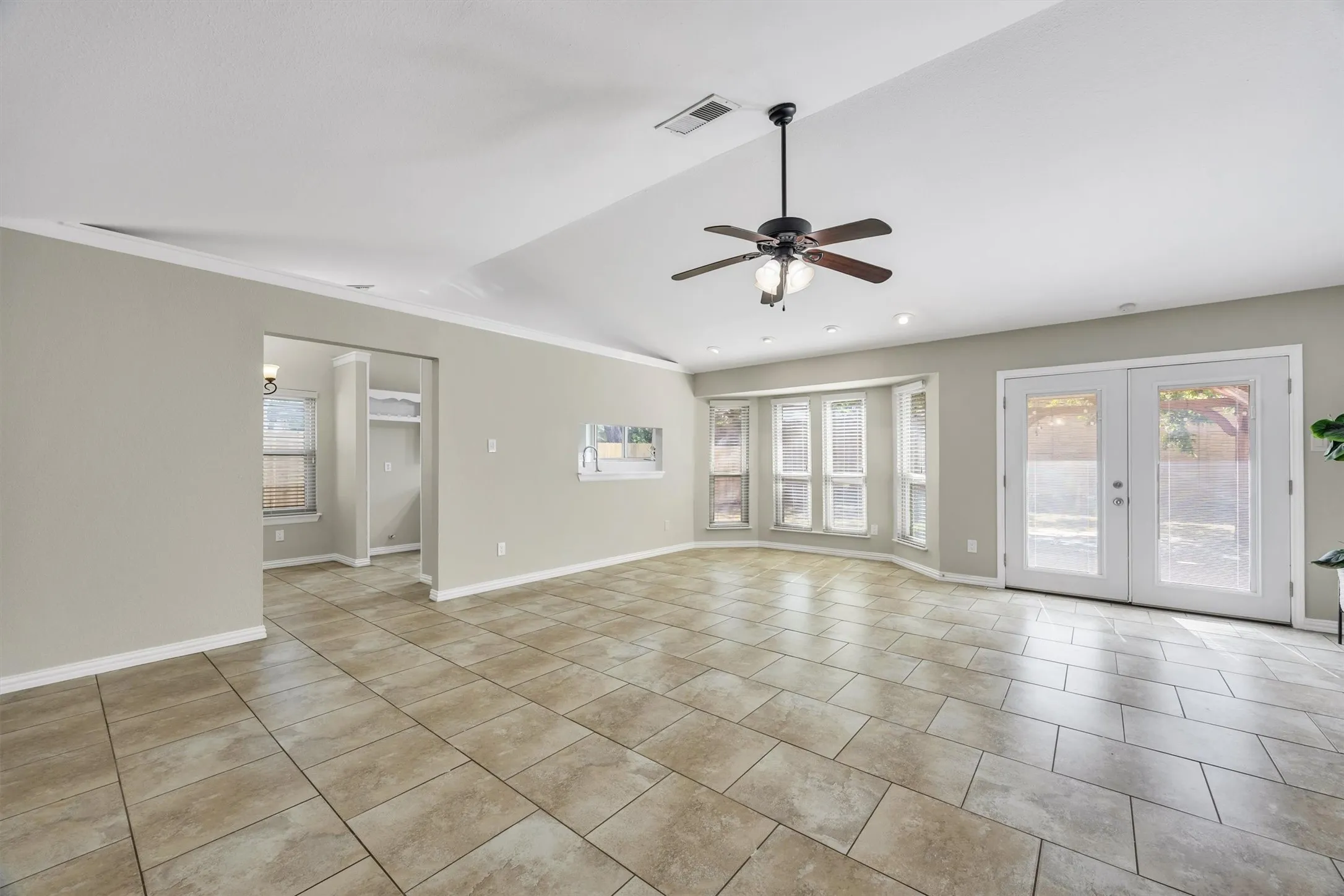 Single Family Residence For Sale in Tarrant County , 630 Berkley Drive, Grapevine, Texas 76051, 3 Bedroom, 2 Bathroom, 2 Garage spaces, 1,652 Sqft, built in 1985, mls#21348622, Real Estate Agent in Grapevine, Homes For Sale in Tarrant county, Homes For Sale in Grapevine, Realtor in Grapevine Texas, Real Estate Brokerage Independent Realty Texas, Luminita Cordes Realtor