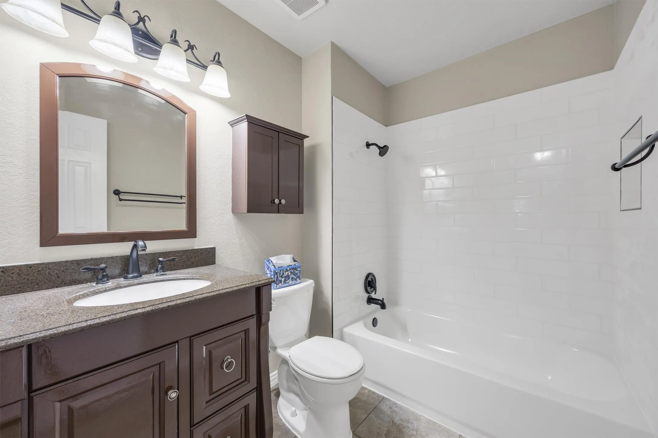 Single Family Residence For Sale in Tarrant County , 630 Berkley Drive, Grapevine, Texas 76051, 3 Bedroom, 2 Bathroom, 2 Garage spaces, 1,652 Sqft, built in 1985, mls#21348622, Real Estate Agent in Grapevine, Homes For Sale in Tarrant county, Homes For Sale in Grapevine, Realtor in Grapevine Texas, Real Estate Brokerage Independent Realty Texas, Luminita Cordes Realtor