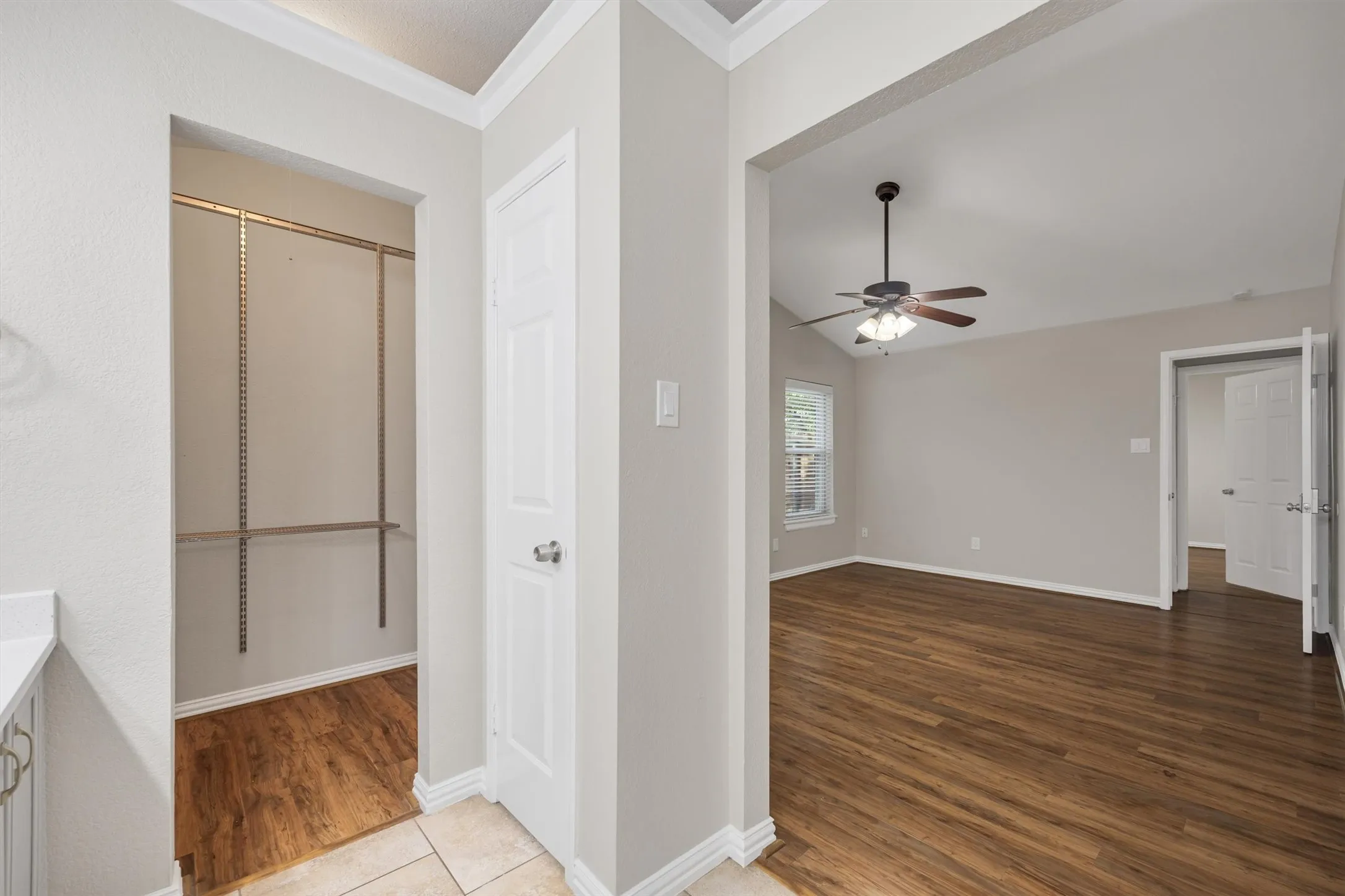 Single Family Residence For Sale in Tarrant County , 630 Berkley Drive, Grapevine, Texas 76051, 3 Bedroom, 2 Bathroom, 2 Garage spaces, 1,652 Sqft, built in 1985, mls#21348622, Real Estate Agent in Grapevine, Homes For Sale in Tarrant county, Homes For Sale in Grapevine, Realtor in Grapevine Texas, Real Estate Brokerage Independent Realty Texas, Luminita Cordes Realtor