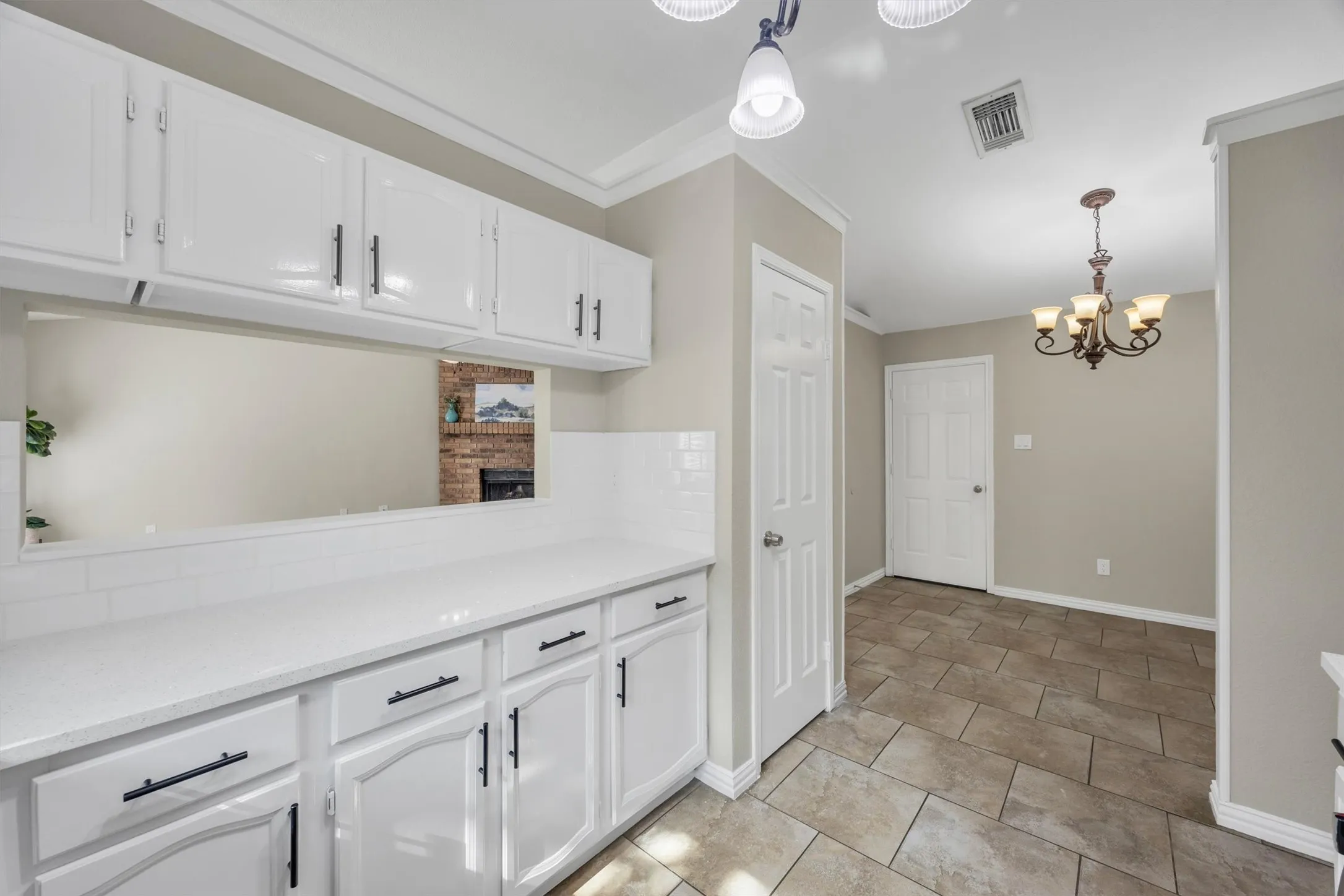 Single Family Residence For Sale in Tarrant County , 630 Berkley Drive, Grapevine, Texas 76051, 3 Bedroom, 2 Bathroom, 2 Garage spaces, 1,652 Sqft, built in 1985, mls#21348622, Real Estate Agent in Grapevine, Homes For Sale in Tarrant county, Homes For Sale in Grapevine, Realtor in Grapevine Texas, Real Estate Brokerage Independent Realty Texas, Luminita Cordes Realtor