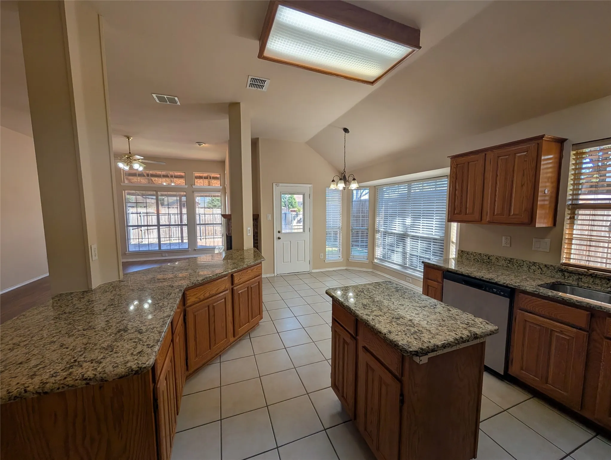 Single Family Residence For Rent in Collin County , 6000 Arlington Drive, Frisco, Texas 75035, 3 Bedroom, 2 Bathroom, 2 Garage spaces, 1,785 Sqft, built in 1998, mls#21353601, Real Estate Agent in Frisco, Homes For Rent in Collin county, Homes For Rent in Frisco, Realtor in Frisco Texas, Real Estate Brokerage Independent Realty Texas, Luminita Cordes Realtor
