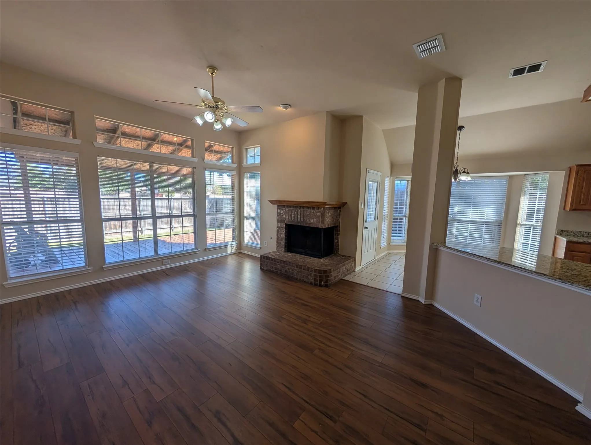 Single Family Residence For Rent in Collin County , 6000 Arlington Drive, Frisco, Texas 75035, 3 Bedroom, 2 Bathroom, 2 Garage spaces, 1,785 Sqft, built in 1998, mls#21353601, Real Estate Agent in Frisco, Homes For Rent in Collin county, Homes For Rent in Frisco, Realtor in Frisco Texas, Real Estate Brokerage Independent Realty Texas, Luminita Cordes Realtor