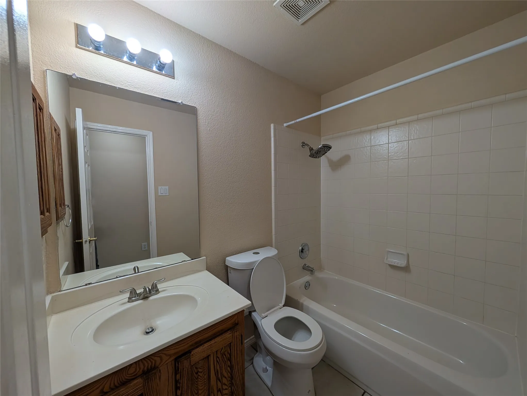 Single Family Residence For Rent in Collin County , 6000 Arlington Drive, Frisco, Texas 75035, 3 Bedroom, 2 Bathroom, 2 Garage spaces, 1,785 Sqft, built in 1998, mls#21353601, Real Estate Agent in Frisco, Homes For Rent in Collin county, Homes For Rent in Frisco, Realtor in Frisco Texas, Real Estate Brokerage Independent Realty Texas, Luminita Cordes Realtor