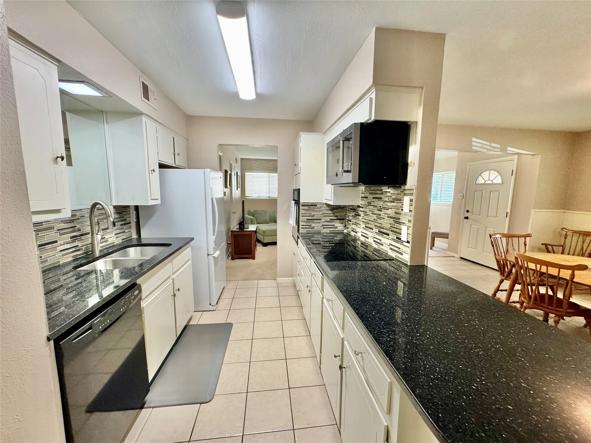 Single Family Residence For Sale in Dallas County , 11319 Lanewood Circle, Dallas, Texas 75218, 3 Bedroom, 2 Bathroom, 2 Garage spaces, 1,280 Sqft, built in 1961, mls#21352584, Real Estate Agent in Dallas, Homes For Sale in Dallas county, Homes For Sale in Dallas, Realtor in Dallas Texas, Real Estate Brokerage Independent Realty Texas, Luminita Cordes Realtor