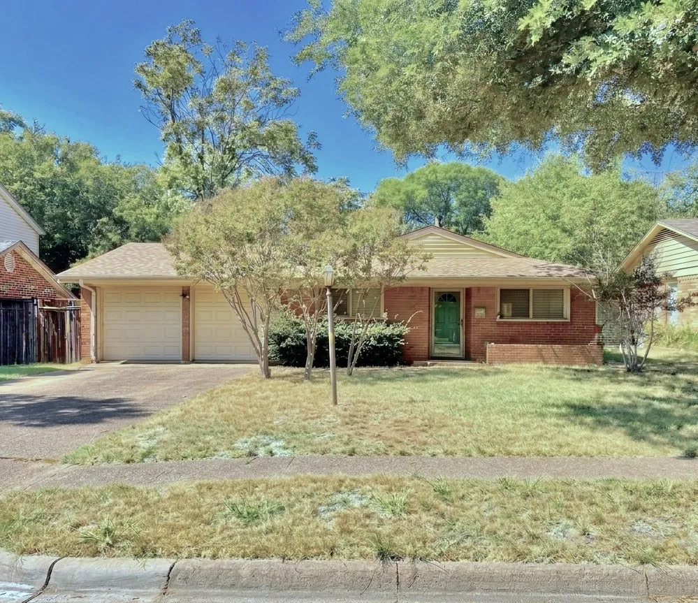 Single Family Residence For Sale in Dallas County , 11319 Lanewood Circle, Dallas, Texas 75218, 3 Bedroom, 2 Bathroom, 2 Garage spaces, 1,280 Sqft, built in 1961, mls#21352584, Real Estate Agent in Dallas, Homes For Sale in Dallas county, Homes For Sale in Dallas, Realtor in Dallas Texas, Real Estate Brokerage Independent Realty Texas, Luminita Cordes Realtor