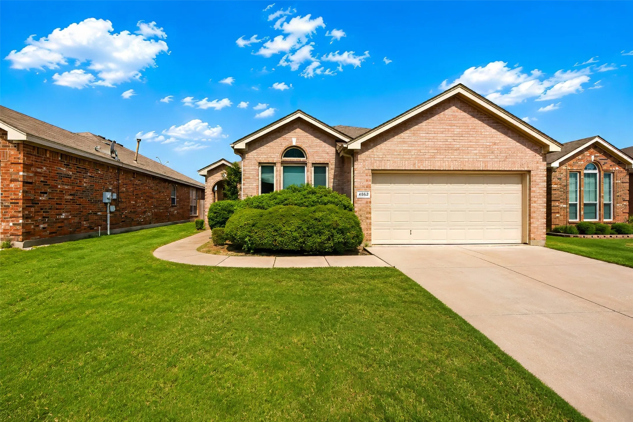 Single Family Residence For Rent in Tarrant County , 4552 Rush River Trail, Fort Worth, Texas 76123, 3 Bedroom, 2 Bathroom, 2 Garage spaces, 1,692 Sqft, built in 2004, mls#21318629, Real Estate Agent in Fort Worth, Homes For Rent in Tarrant county, Homes For Rent in Fort Worth, Realtor in Fort Worth Texas, Real Estate Brokerage Independent Realty Texas, Luminita Cordes Realtor