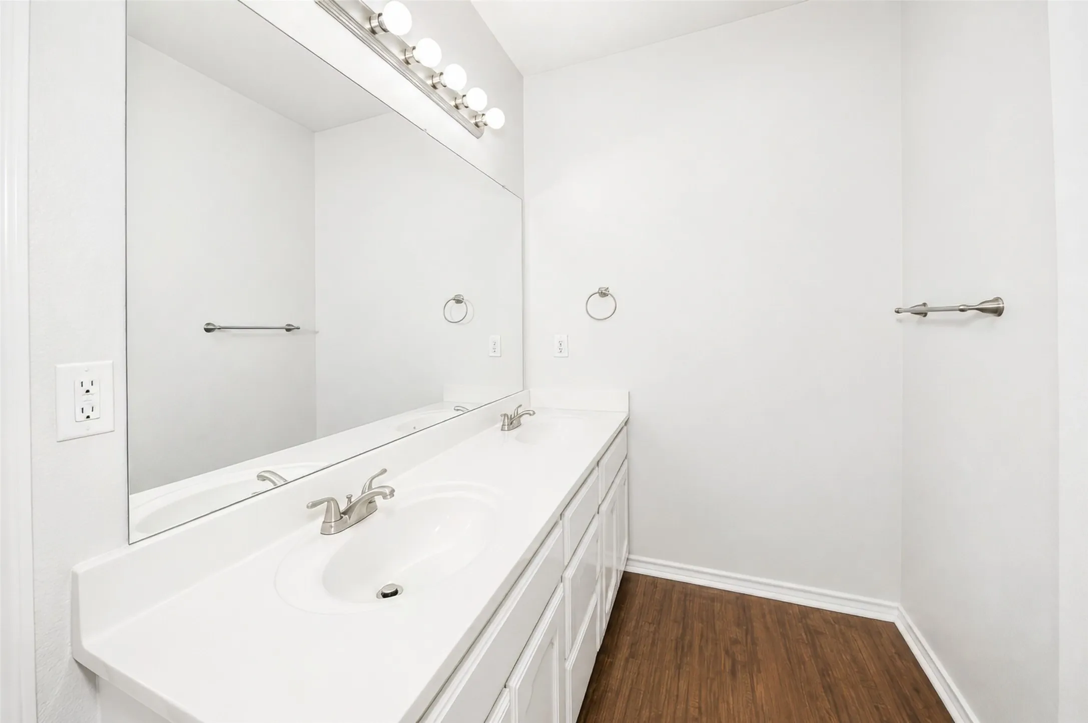 Single Family Residence For Rent in Tarrant County , 4552 Rush River Trail, Fort Worth, Texas 76123, 3 Bedroom, 2 Bathroom, 2 Garage spaces, 1,692 Sqft, built in 2004, mls#21318629, Real Estate Agent in Fort Worth, Homes For Rent in Tarrant county, Homes For Rent in Fort Worth, Realtor in Fort Worth Texas, Real Estate Brokerage Independent Realty Texas, Luminita Cordes Realtor