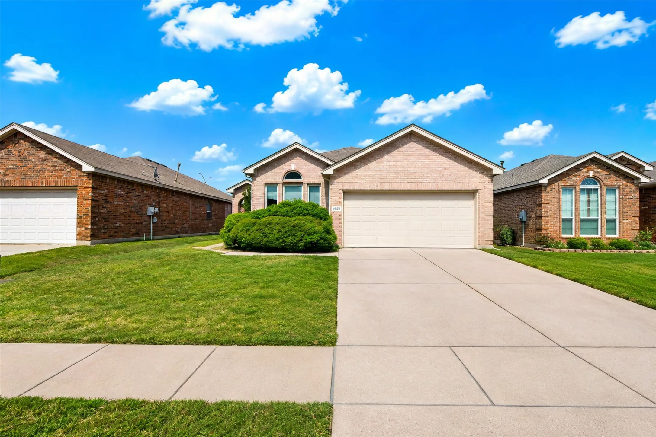 Single Family Residence For Rent in Tarrant County , 4552 Rush River Trail, Fort Worth, Texas 76123, 3 Bedroom, 2 Bathroom, 2 Garage spaces, 1,692 Sqft, built in 2004, mls#21318629, Real Estate Agent in Fort Worth, Homes For Rent in Tarrant county, Homes For Rent in Fort Worth, Realtor in Fort Worth Texas, Real Estate Brokerage Independent Realty Texas, Luminita Cordes Realtor